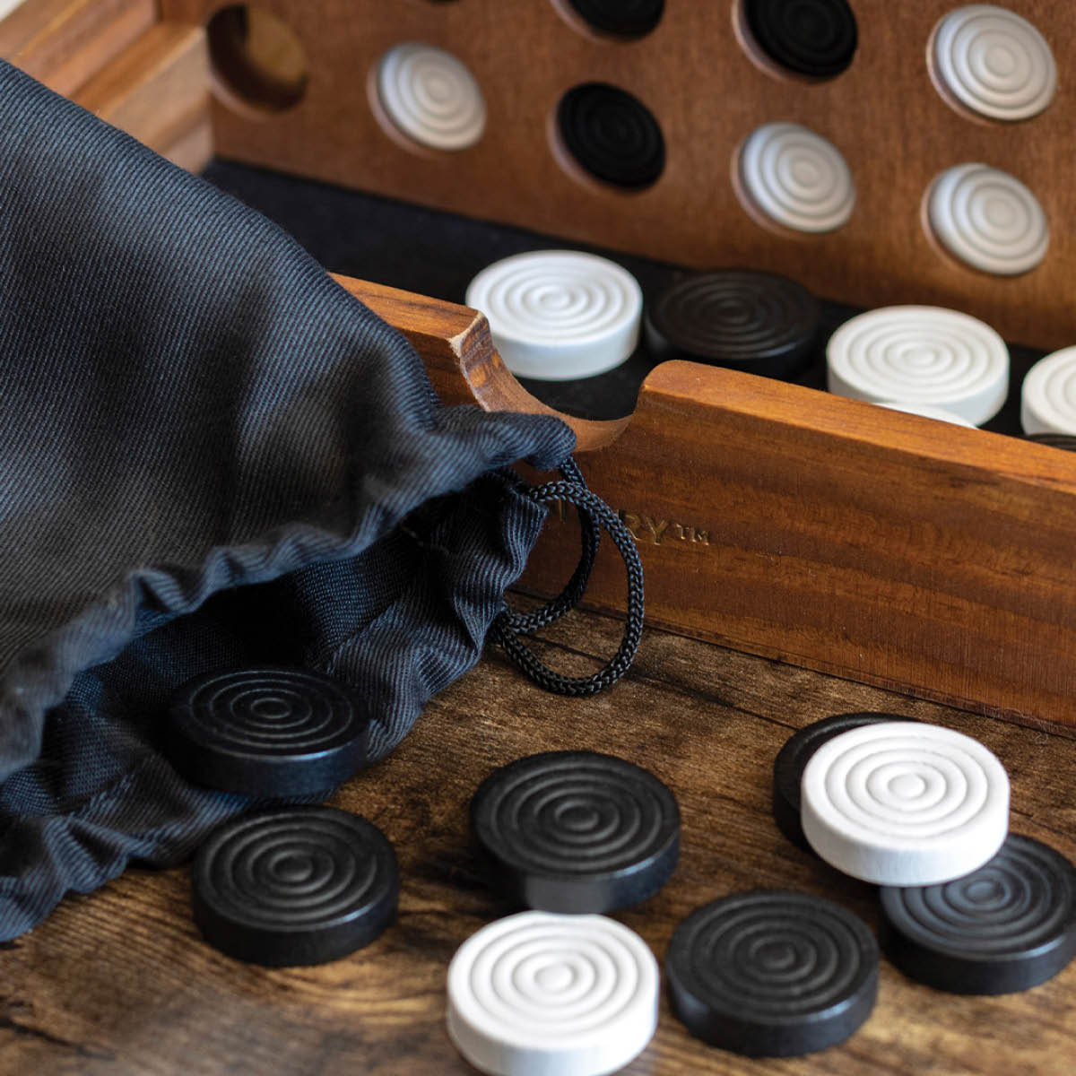 Iron & Glory Puinen peli Neljä riviin 27x21 cm