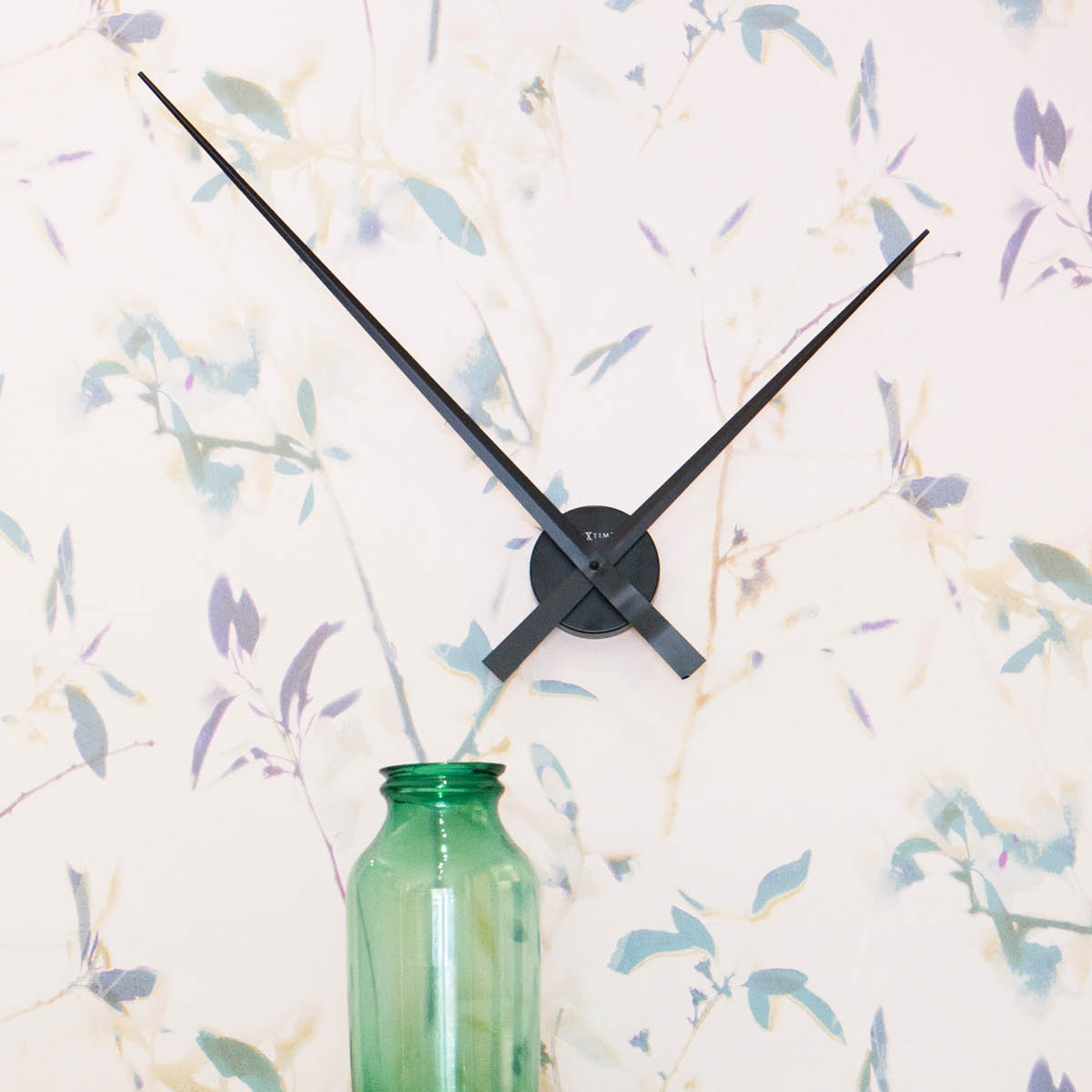 NeXtime Hands väggklocka 85 cm svart