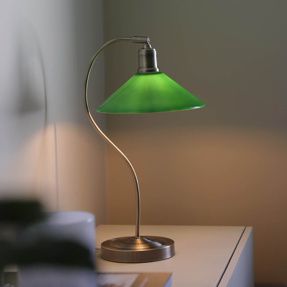Markslöjd Vela bordslampa 49 cm antik mässing/grön