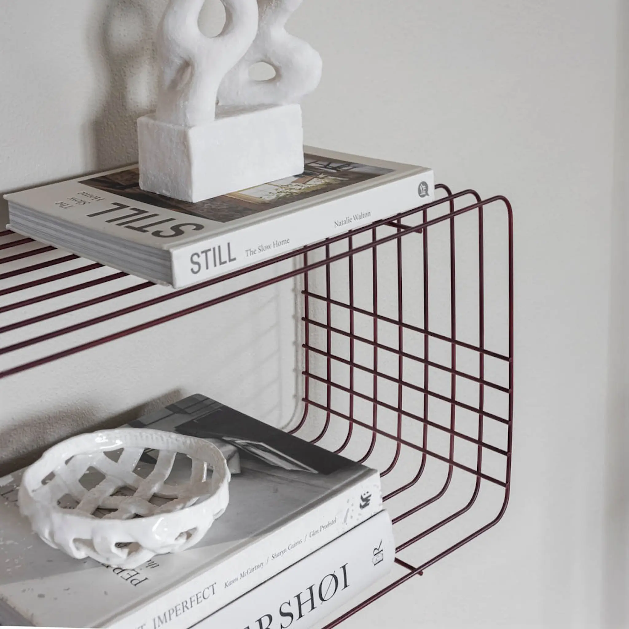 Mette Ditmer Wire Metallihylly 70,5x26x31 cm Viininpunainen