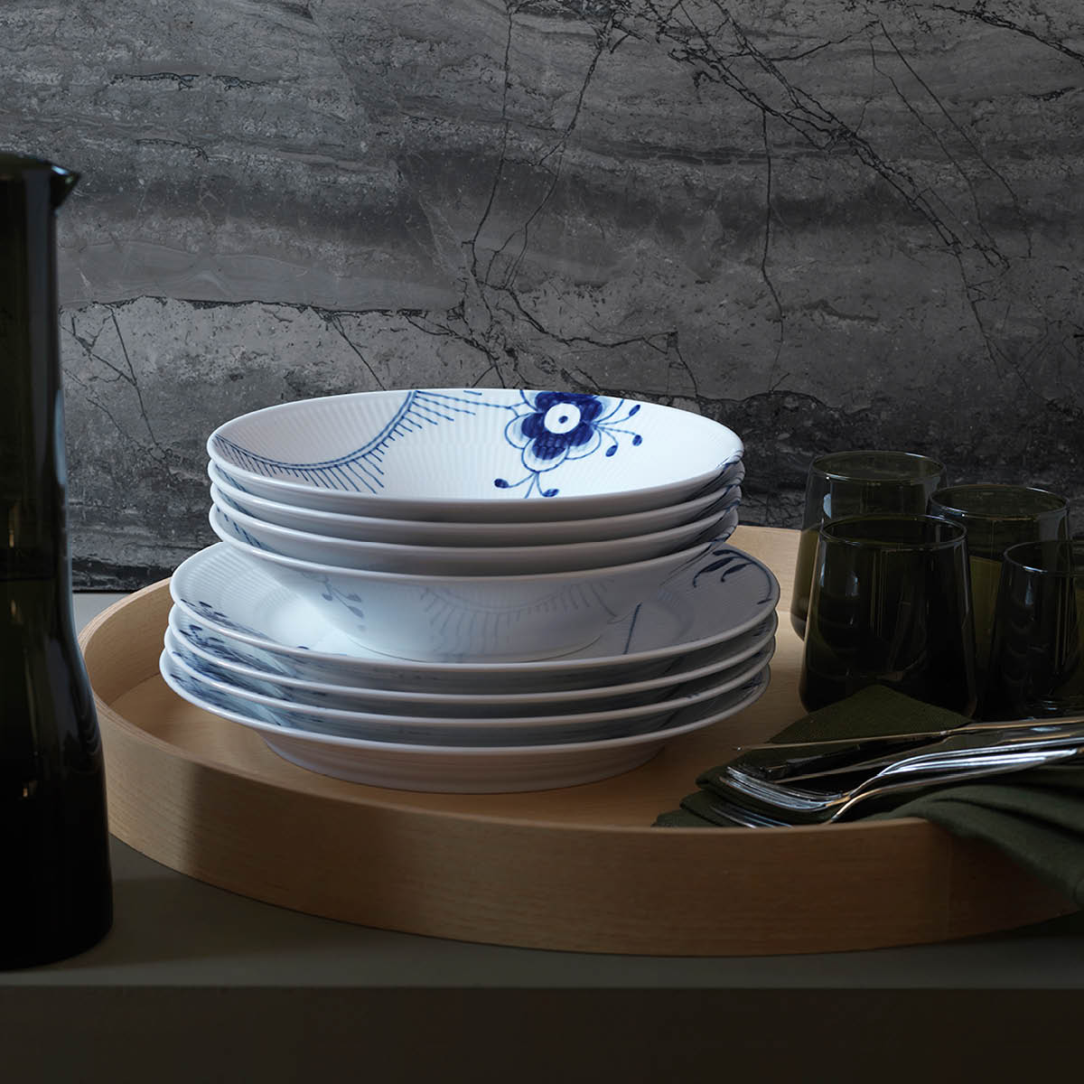 Royal Copenhagen Blue Fluted Mega Tallrik djup 24 cm dekor 2