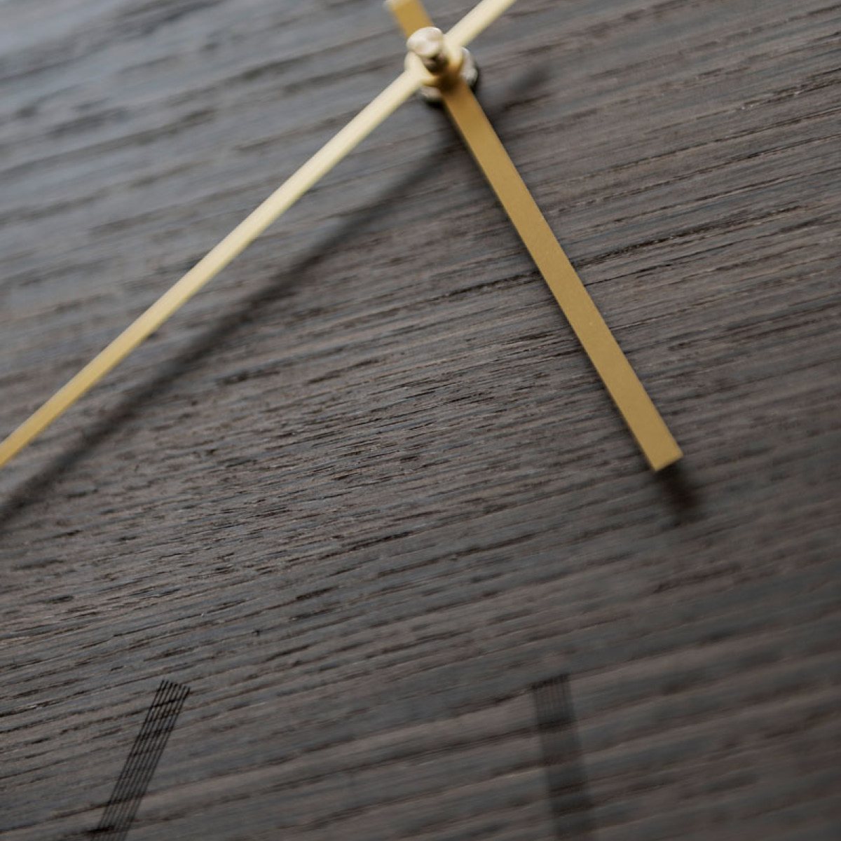 Hemverk Dark Oak väggklocka 28 cm mörk ek med kopparvisare