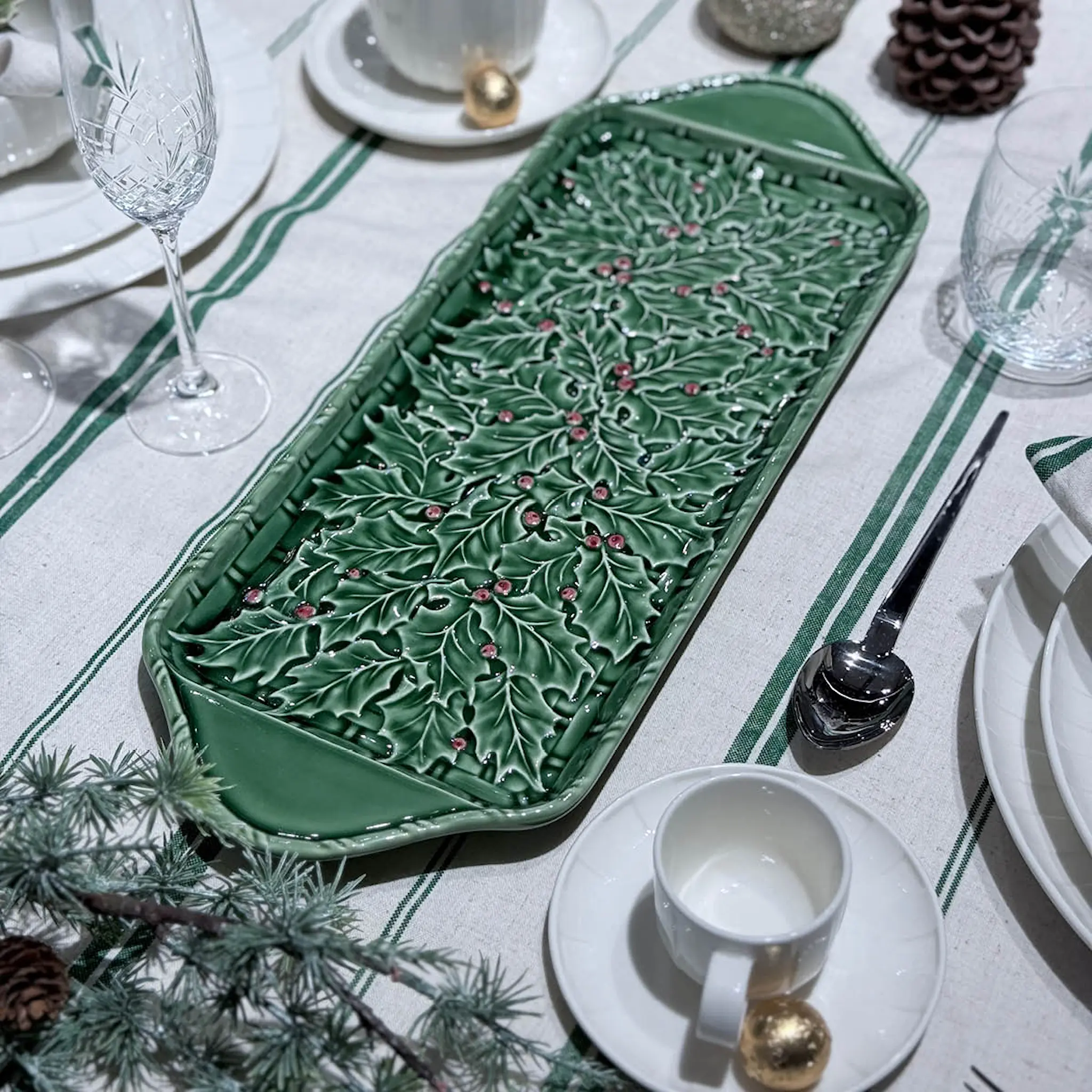 Bordallo Pinheiro Holly fat 46,5 cm mistel grön