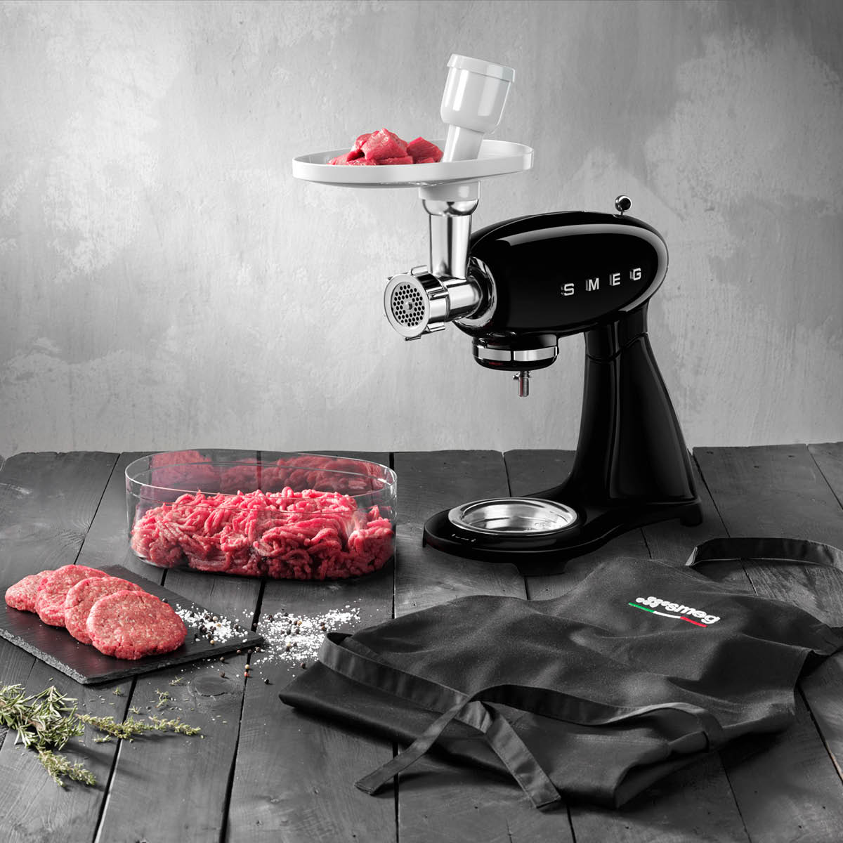 Smeg Kjøkkenmaskin SMF03 hel svart