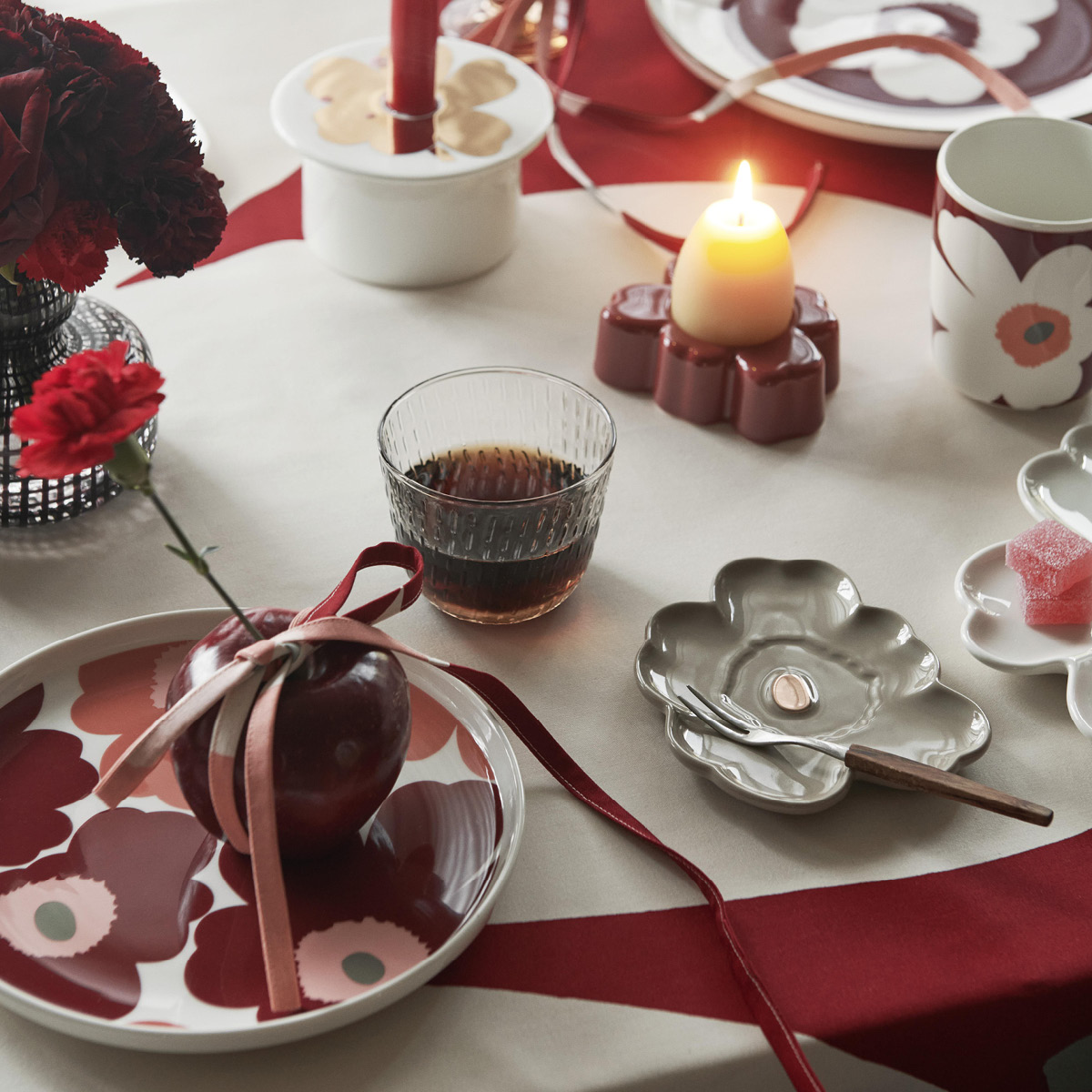 Marimekko Oiva Unikko Lautanen 20 cm Kirsikka/Lohenpunainen