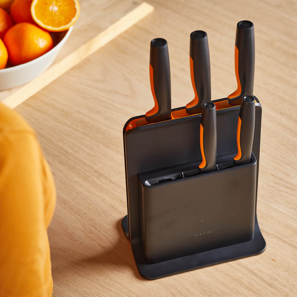 Fiskars Functional Form santoku-veitsi 35,5 cm musta/ruostumaton teräs