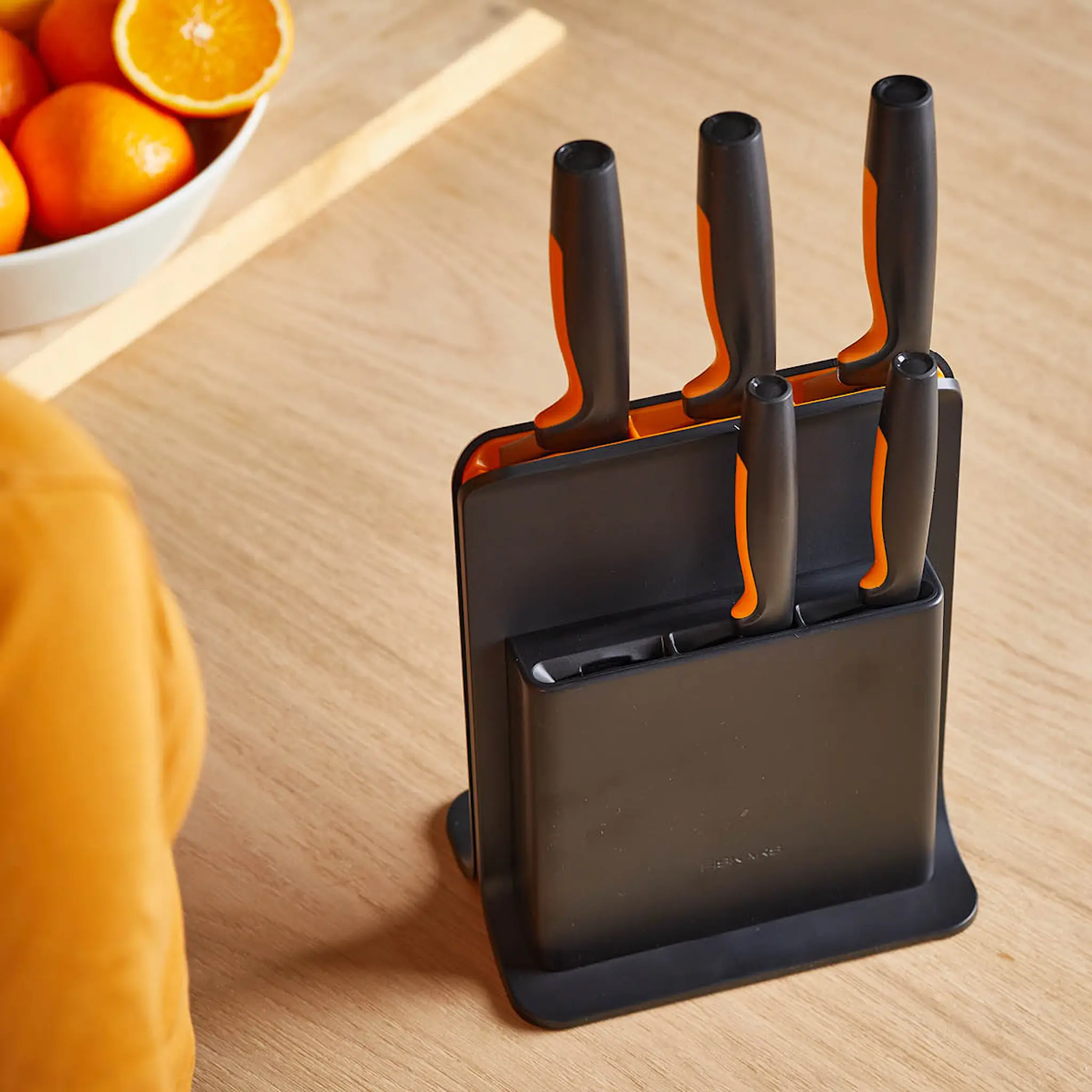 Fiskars Functional Form santoku-veitsi 35,5 cm musta/ruostumaton teräs