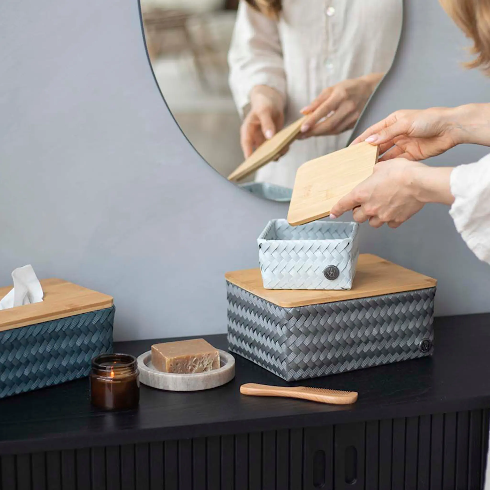 Handed By Top Fit Medium høy oppbevaringskurv m/lokk 24x18x11 cm dark grey