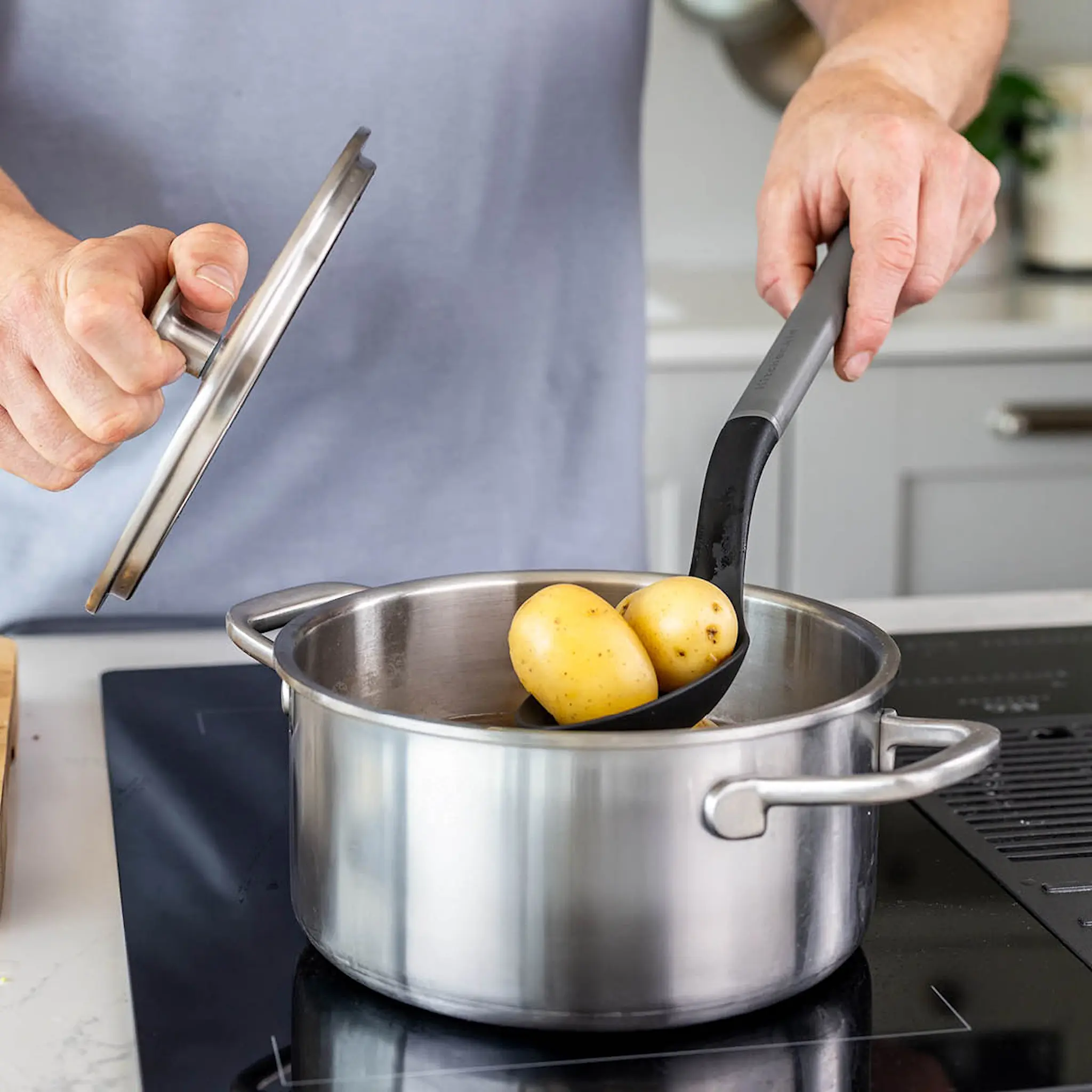 KitchenAid KitchenAid Classic suppeøse 34 cm charcoal grey