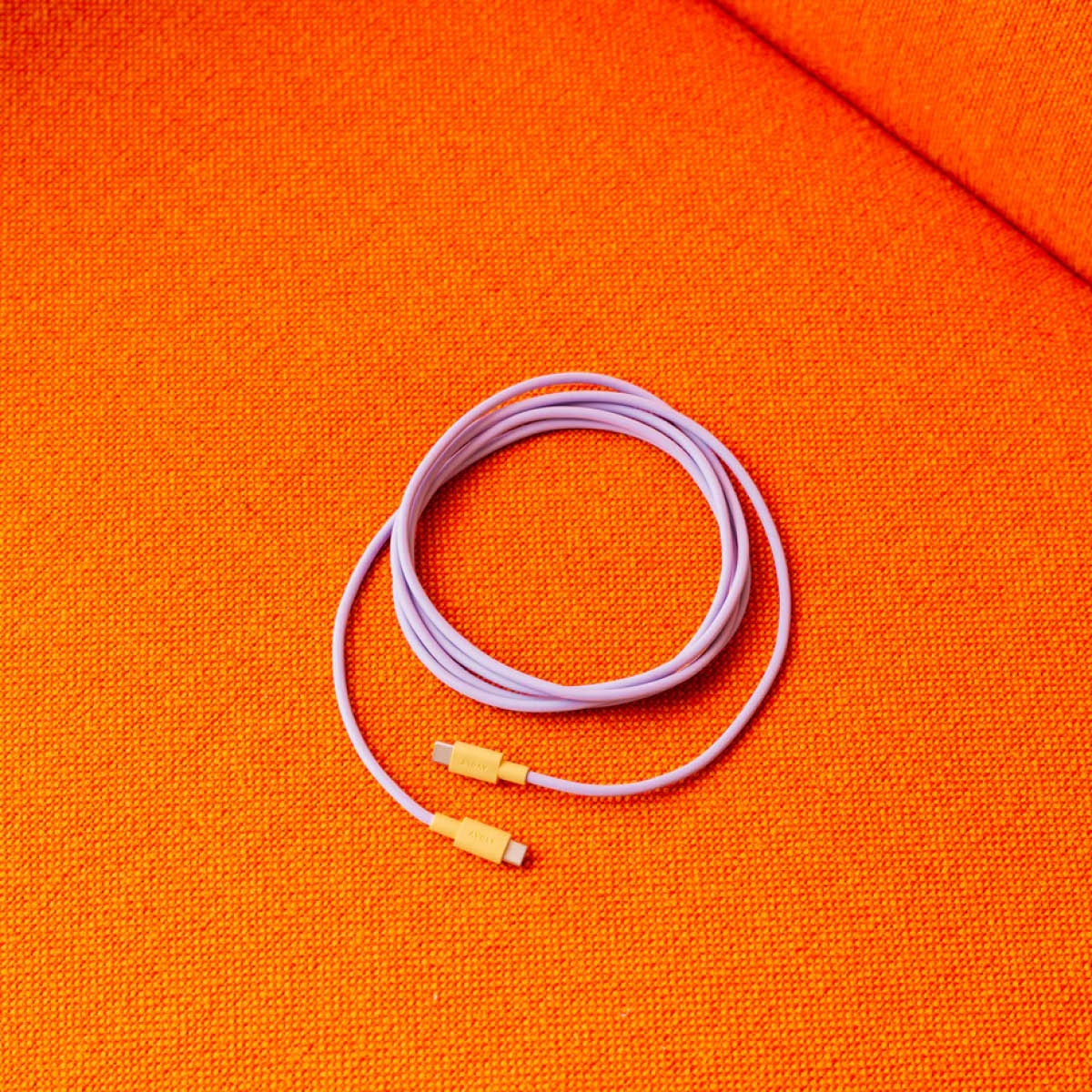 Avolt Cable 1 Bauhaus Archiv USB-C Latauskaapeli 2 m Lavender Glow