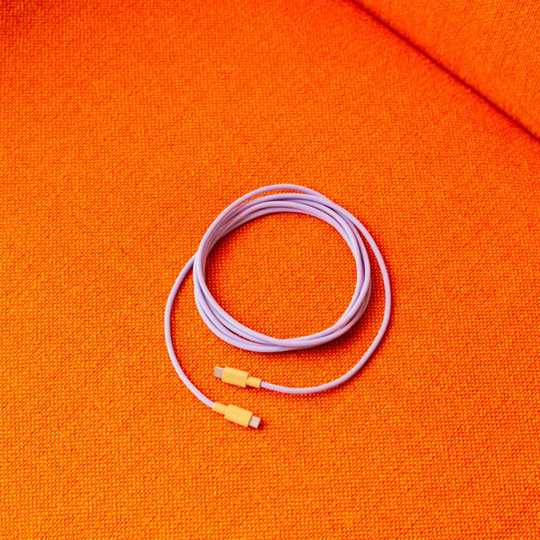 Avolt Cable 1 Bauhaus Archiv USB-C Latauskaapeli 2 m Lavender Glow