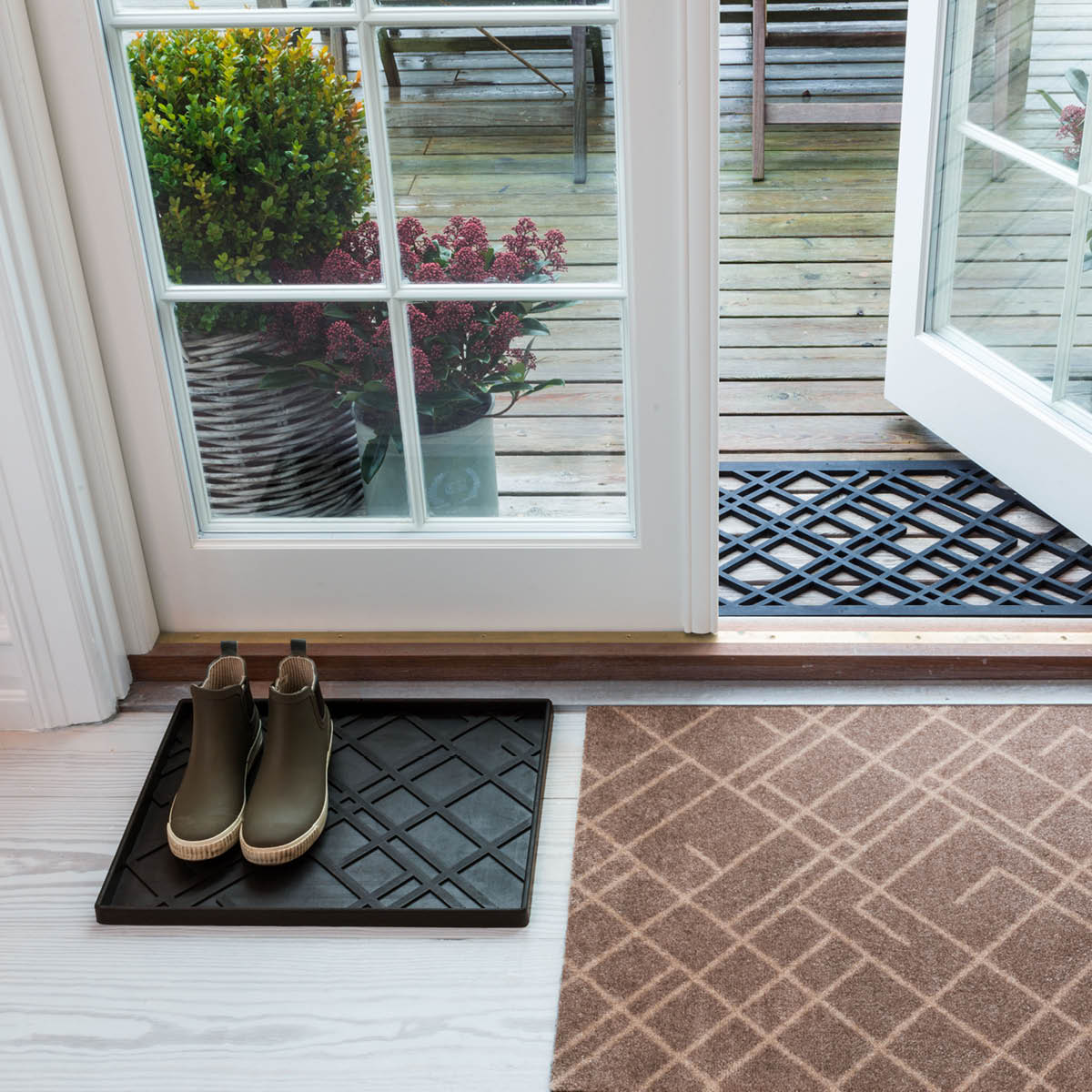 Tica Copenhagen Lines skobricka mellan 48x38x3 cm svart