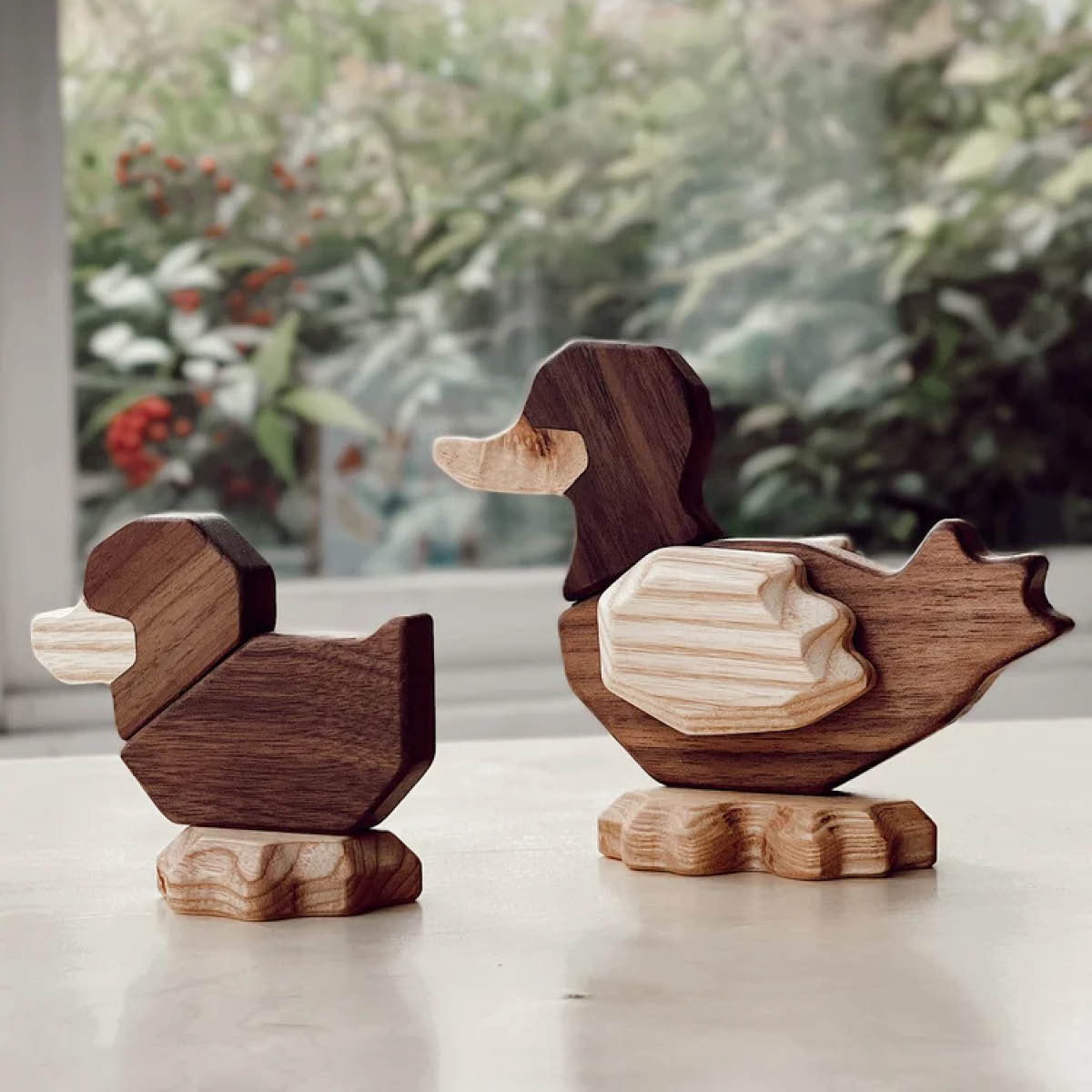 FableWood Puufiguuri Ankanpoikanen 8 cm Pähkinä/Saarni