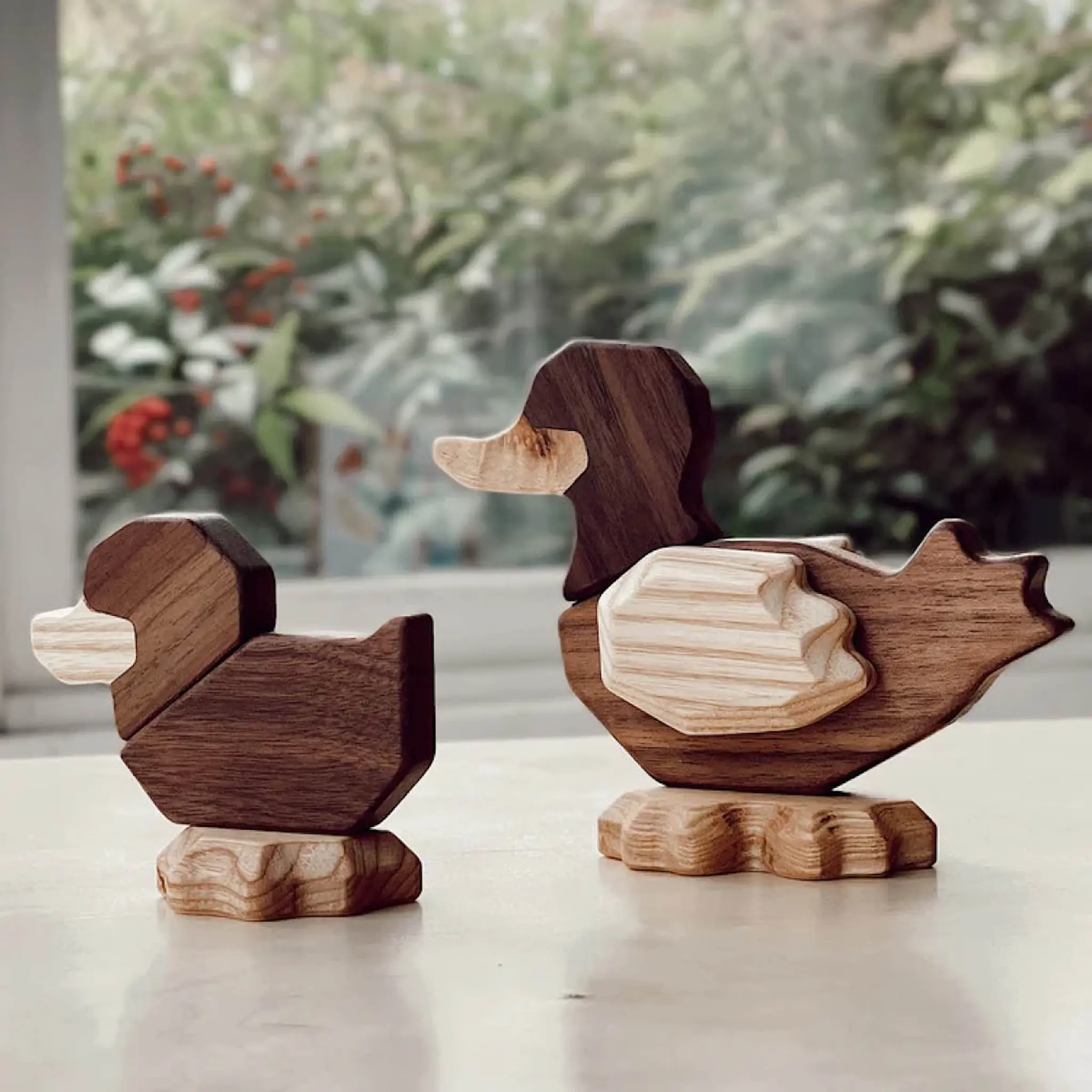 FableWood Puufiguuri Ankanpoikanen 8 cm Pähkinä/Saarni