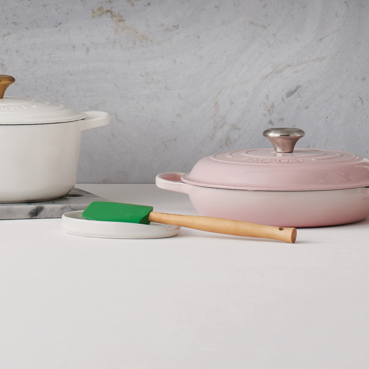 Le Creuset Oval gryteskjeholder white