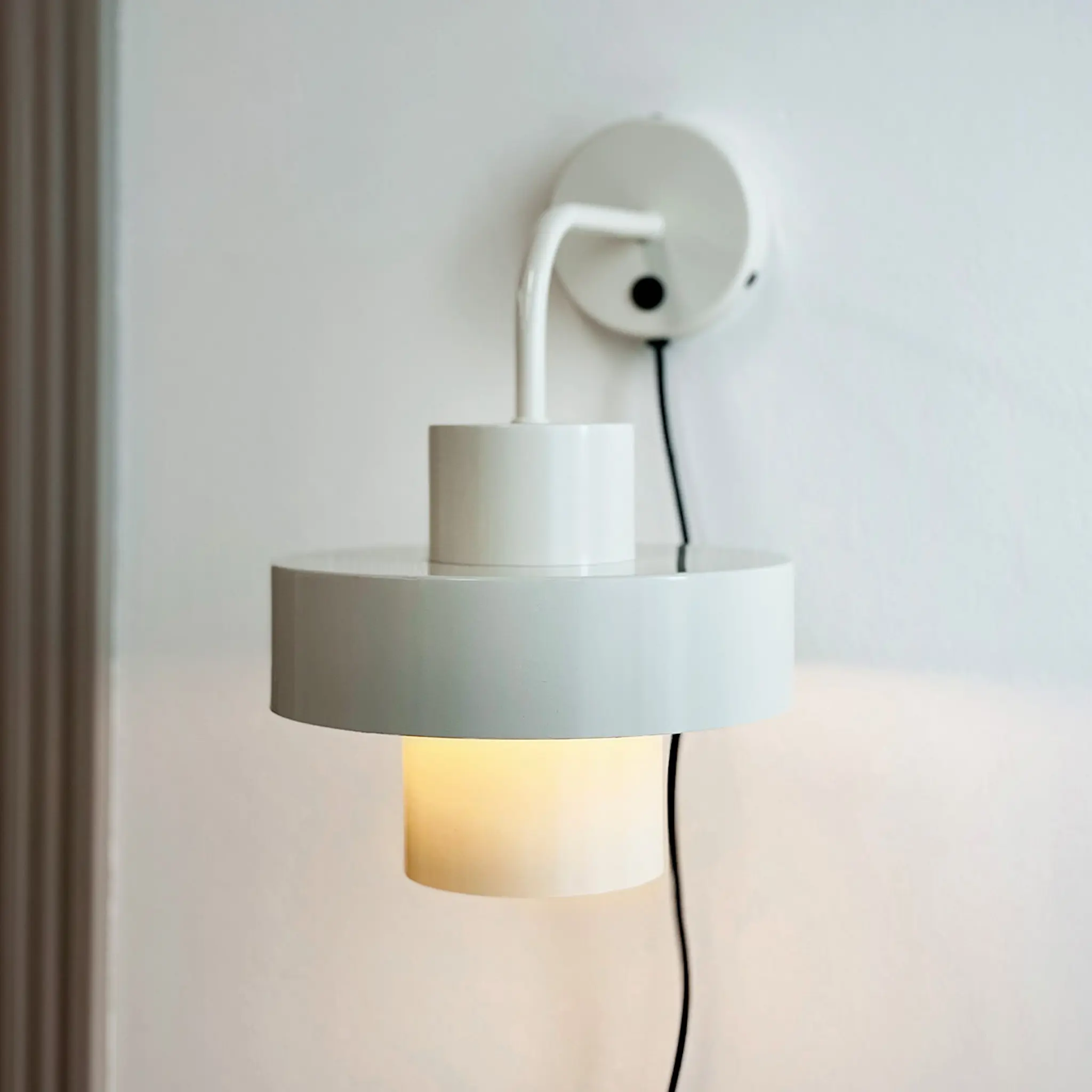 Dyberg Larsen Stoke vägglampa 29 cm vit