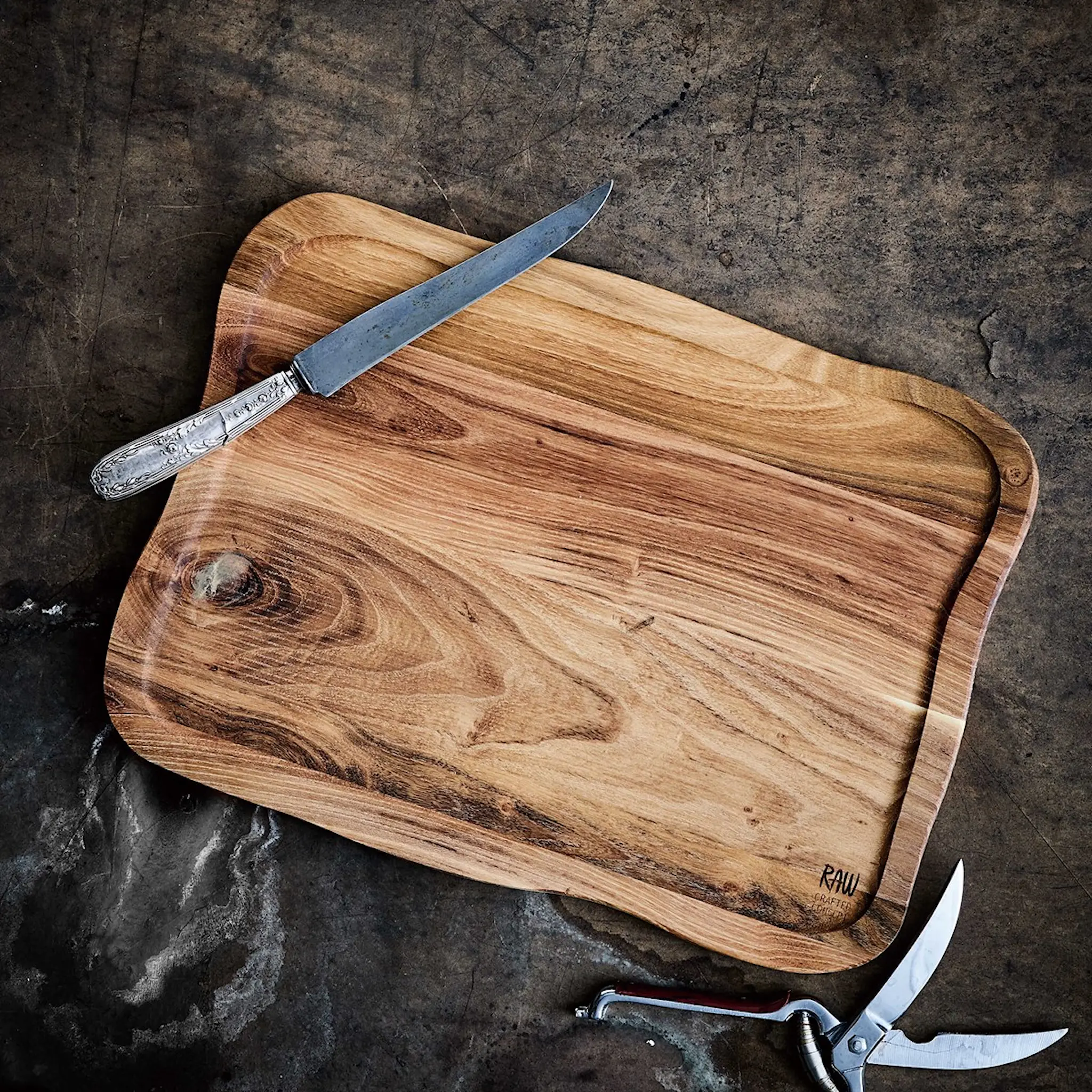 Aida Raw Leikkuulauta 45x33 cm Tiikki