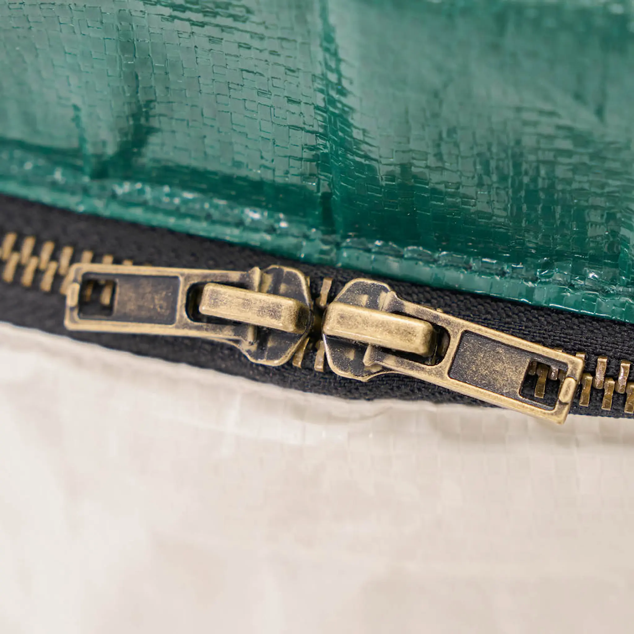 House Doctor Picnic Kylmälaukku 38x19,5 cm Hiekka/Vihreä