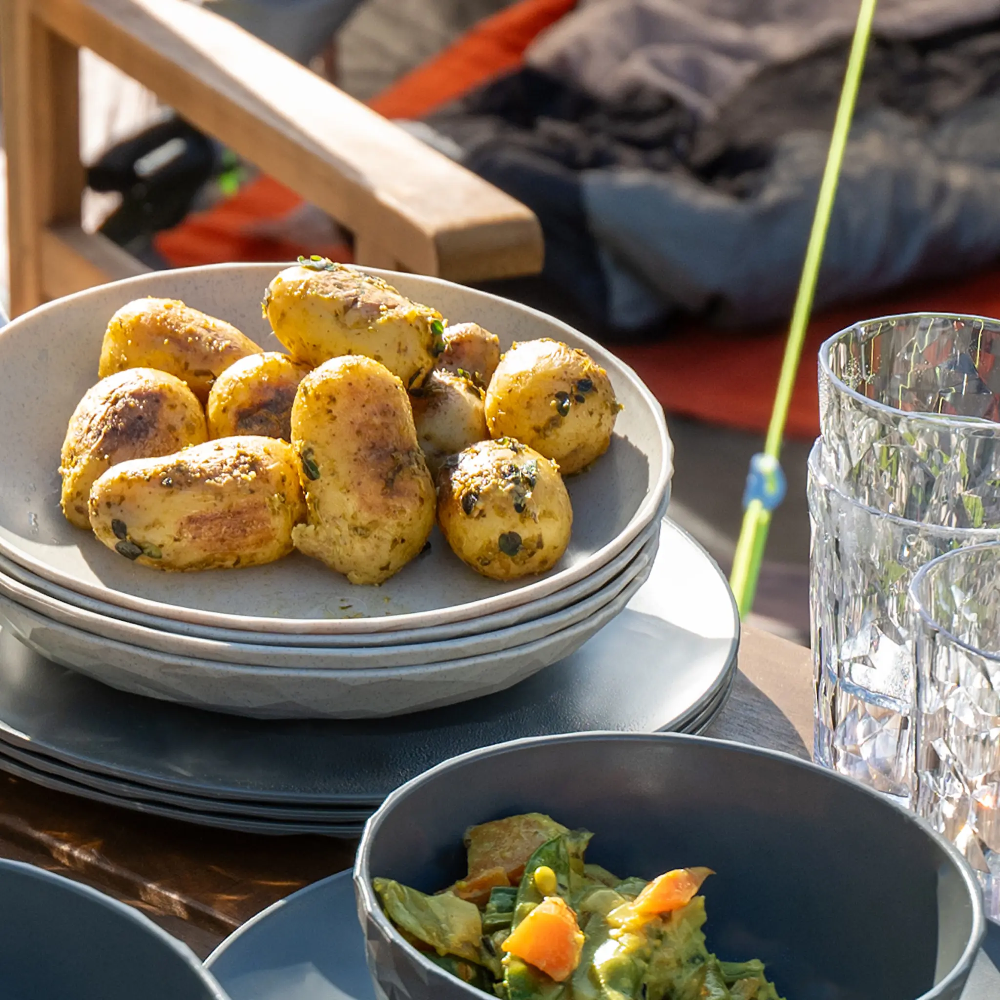 Koziol Club Göteborg servisesett 16 deler mørkegrå/beige hover