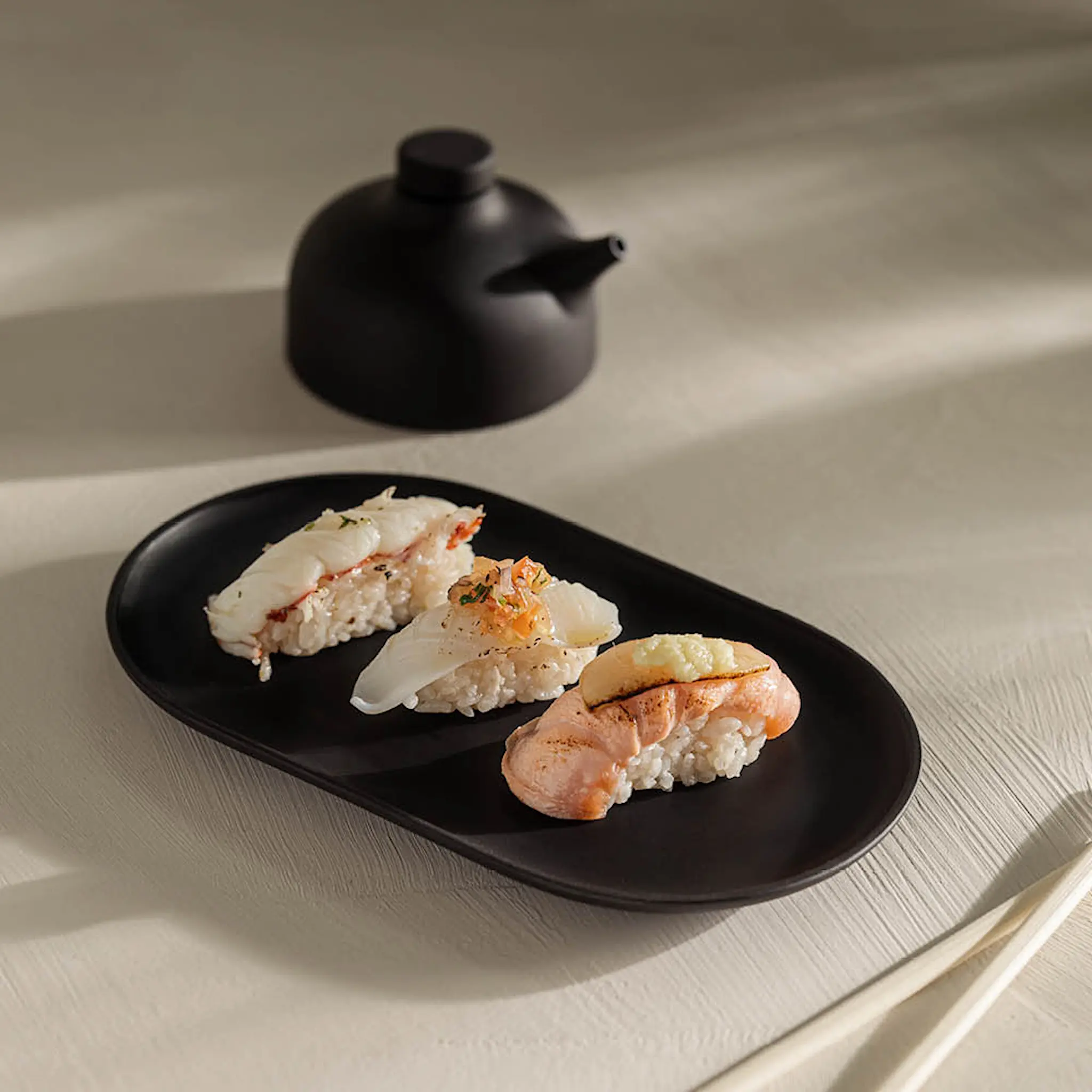 Design House Stockholm Sand Secret Tallrik Oval Svart