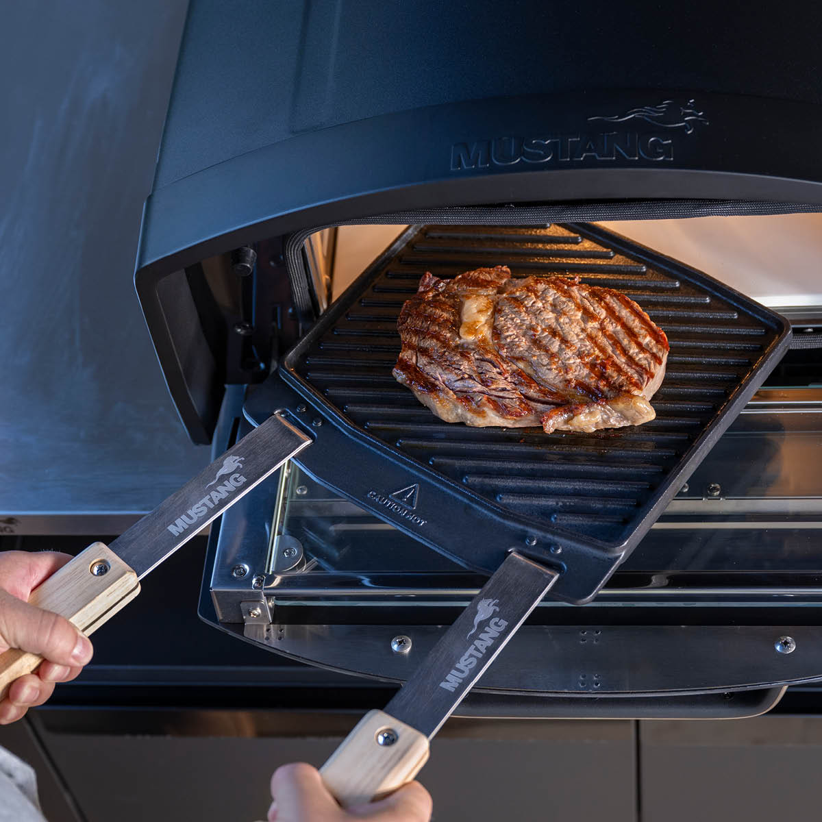 Mustang Valurautainen grillilevy kaksipuolinen 25x25 cm