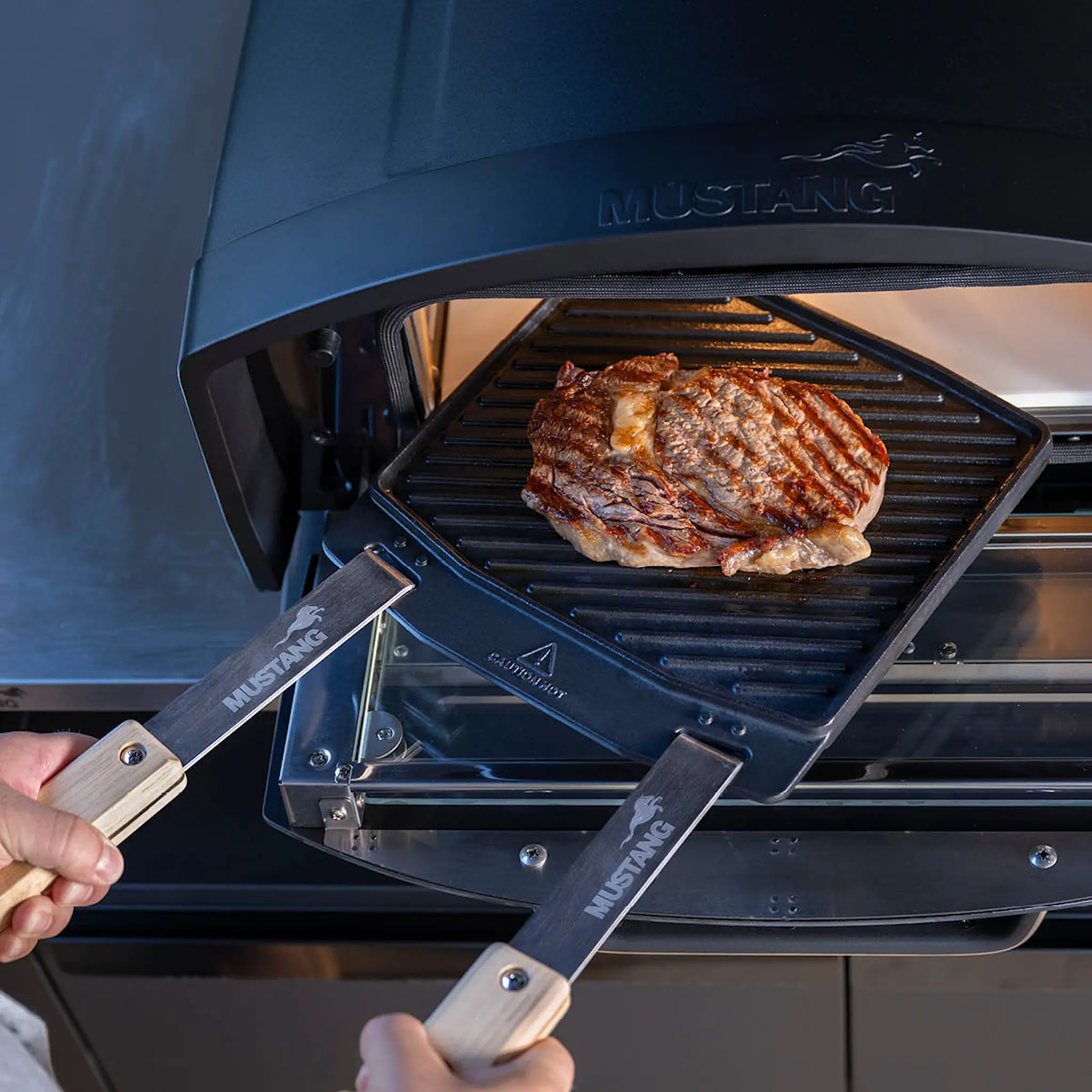 Mustang Valurautainen grillilevy kaksipuolinen 25x25 cm