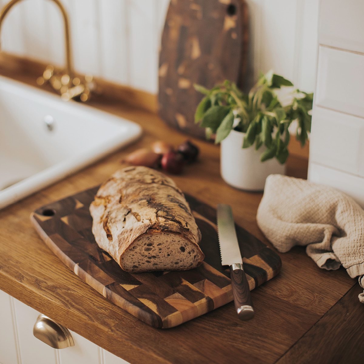 Dorre Sina skjærefjøl i tre 40x28 cm akasie