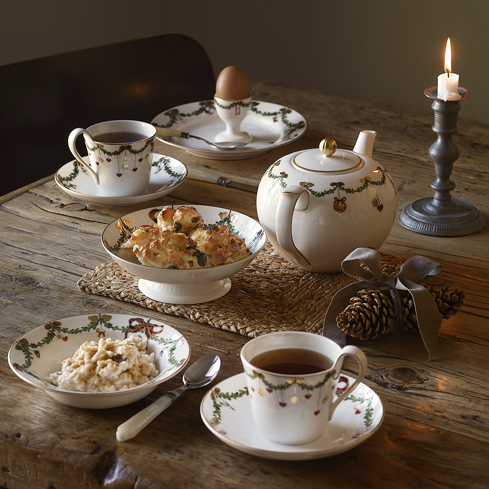 Royal Copenhagen Stjerne Riflet Jul skål på fot 18 cm