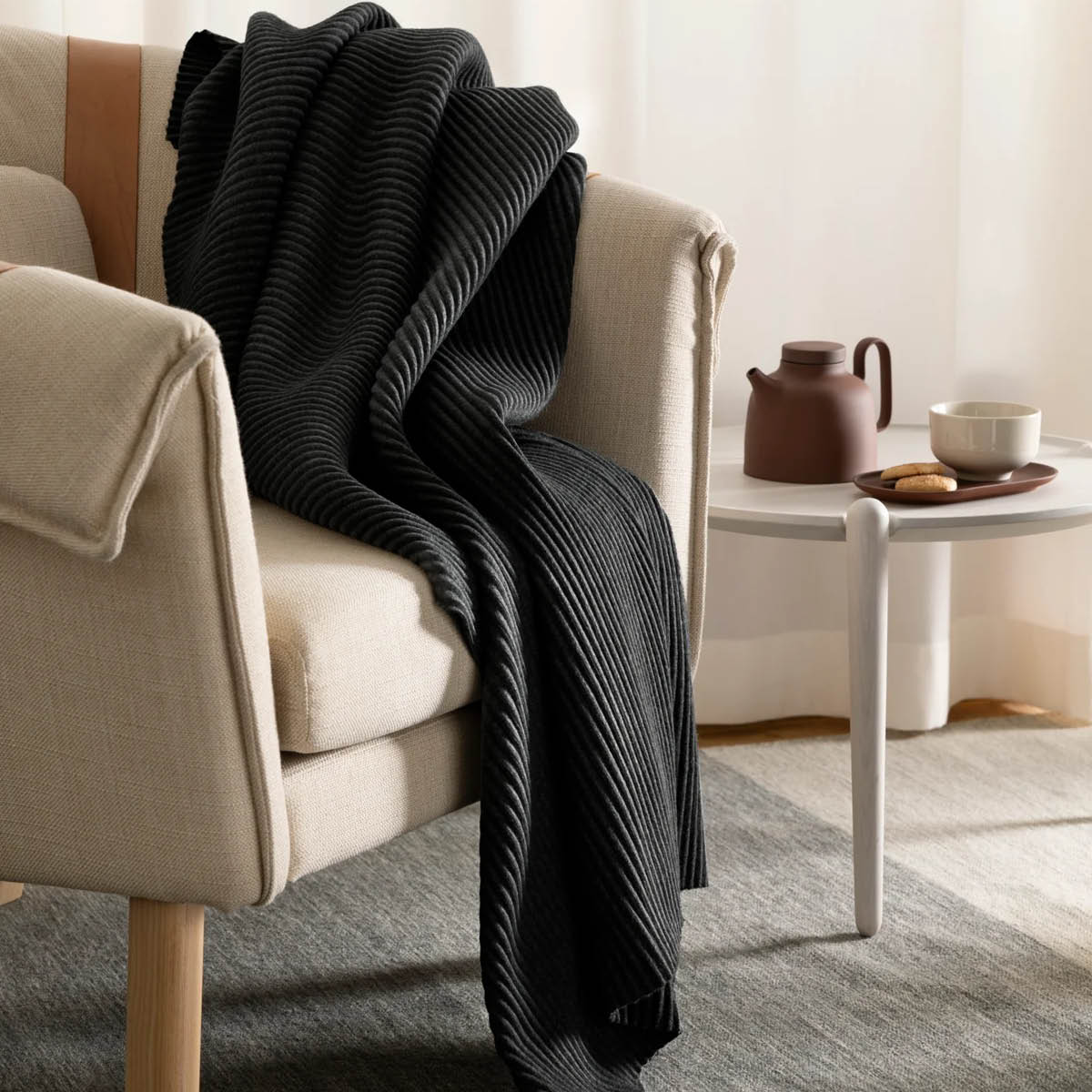 Design House Stockholm Pleeace pläd 140x170 cm svart