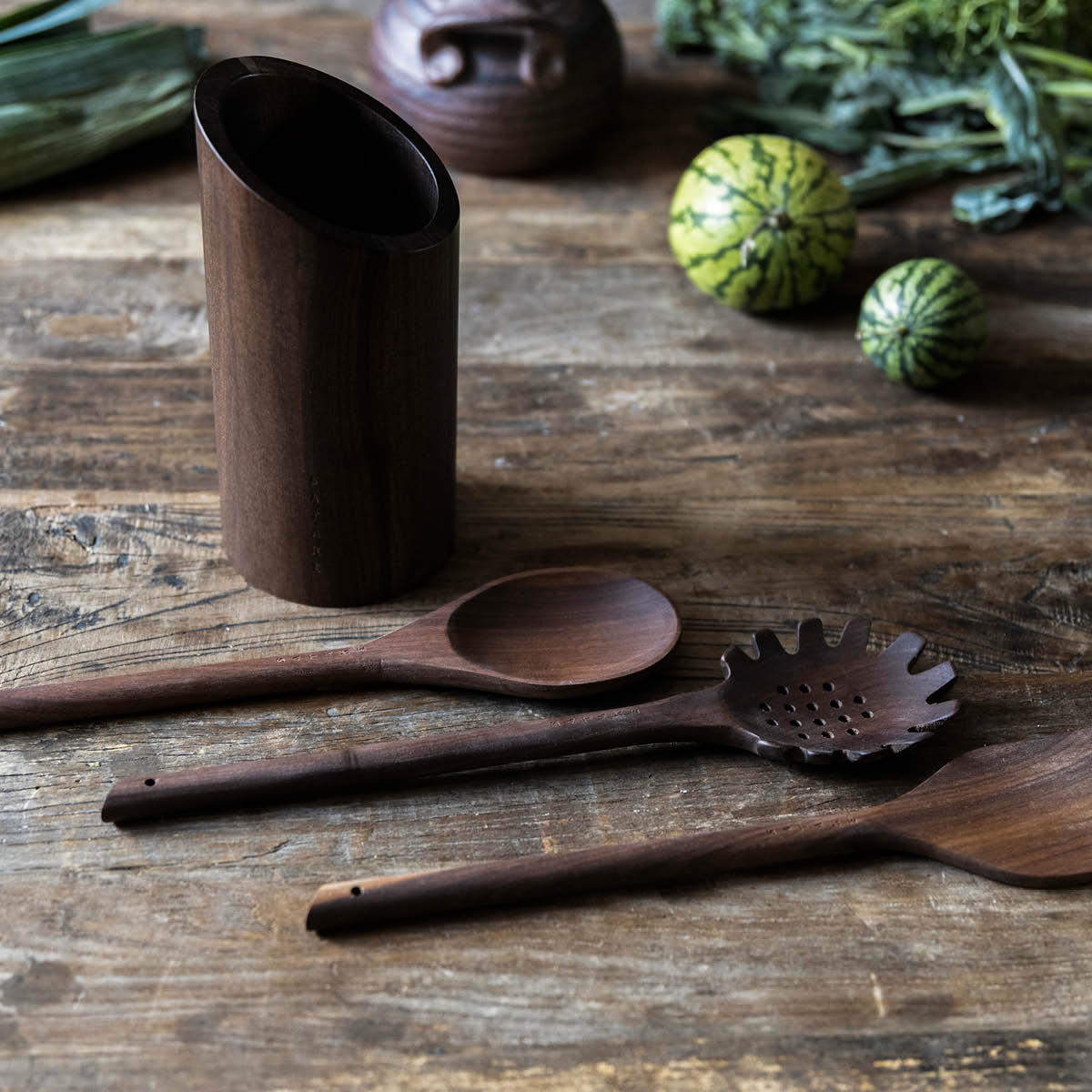 Satake Ruoanlaittovälinesetti telineellä 4 osaa Pähkinäpuu