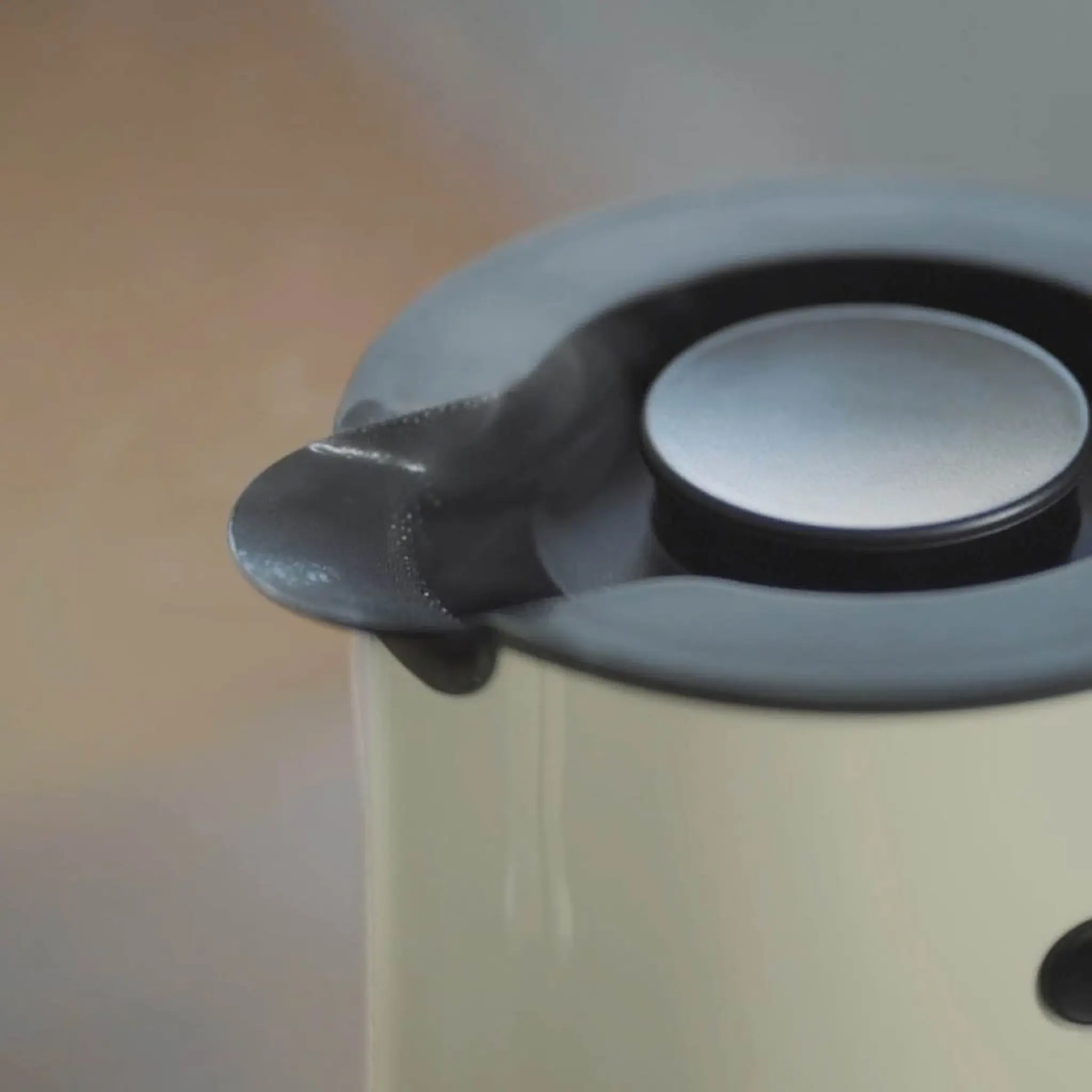 Stelton EM77 vattenkokare 1,5 L Sand