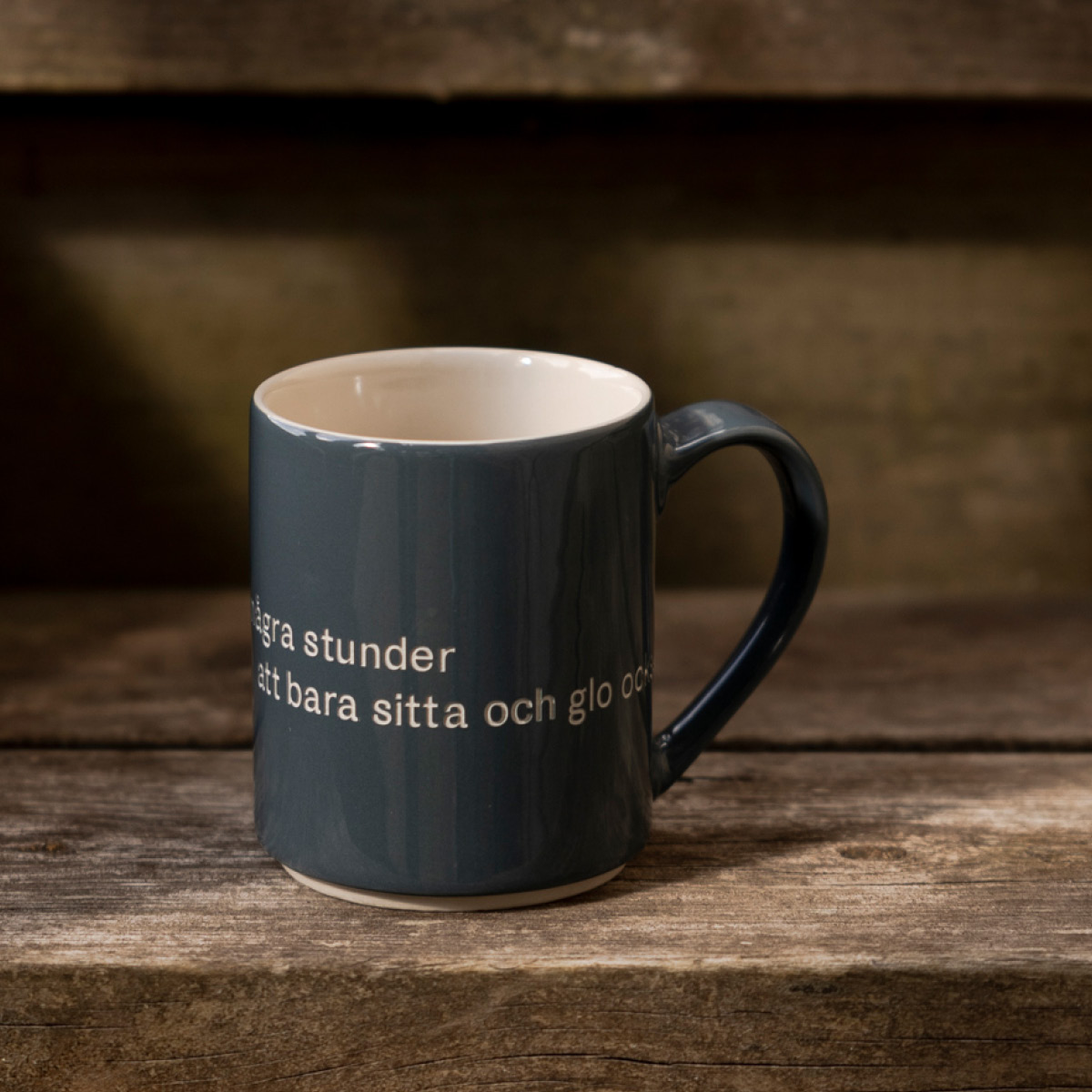 Design House Stockholm Astrid Lindgren kopp "Och så ska man ju ha några stunder" blå