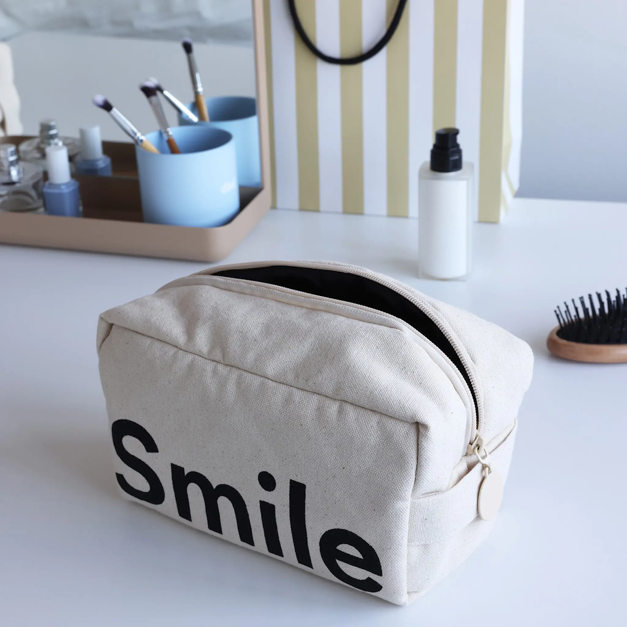 Design Letters Cavita Travel Necessär Smile 21x10 cm Beige