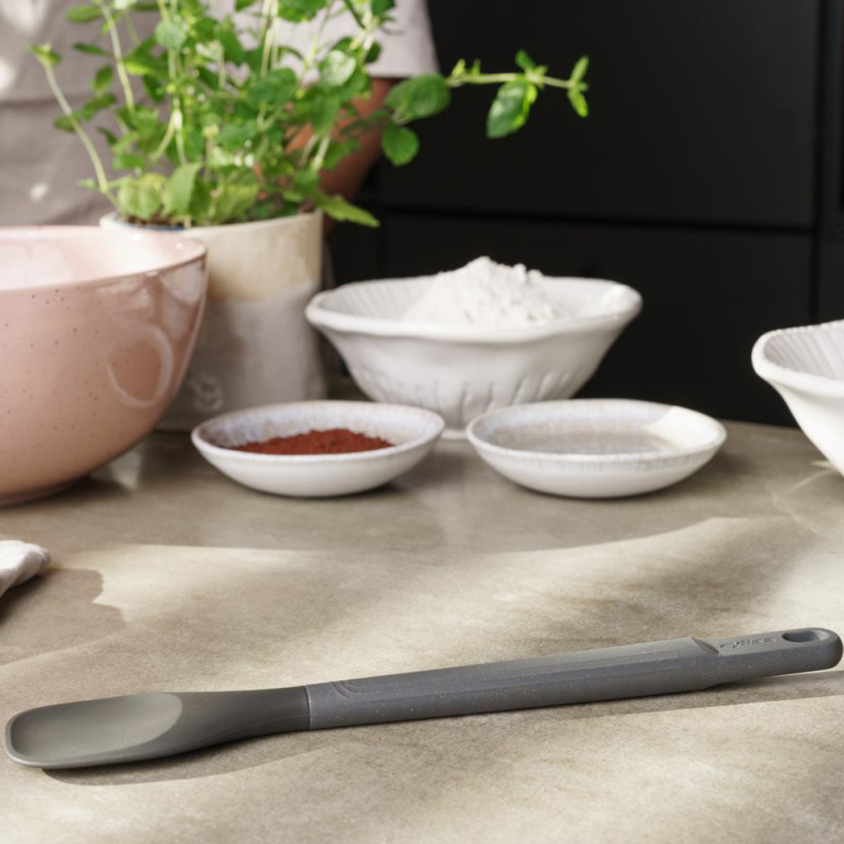 Zyliss Røreskje medium 29,5 cm grå