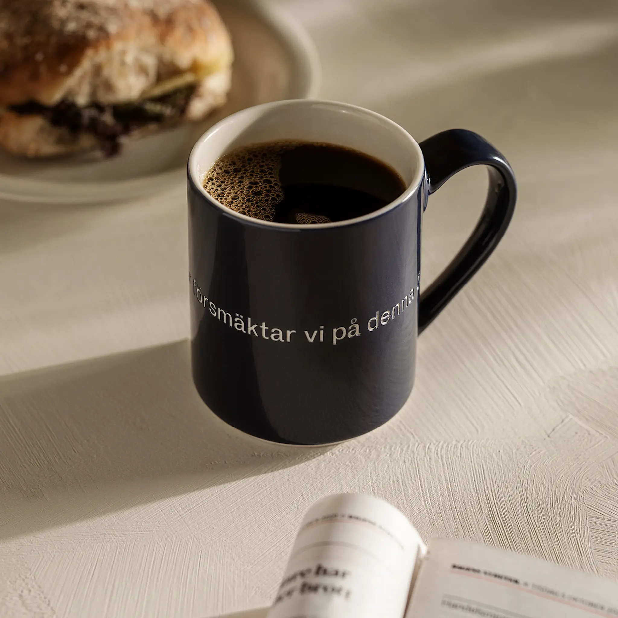 Design House Stockholm Astrid Lindgren Muki, Utan snus 35 cl Tummansininen