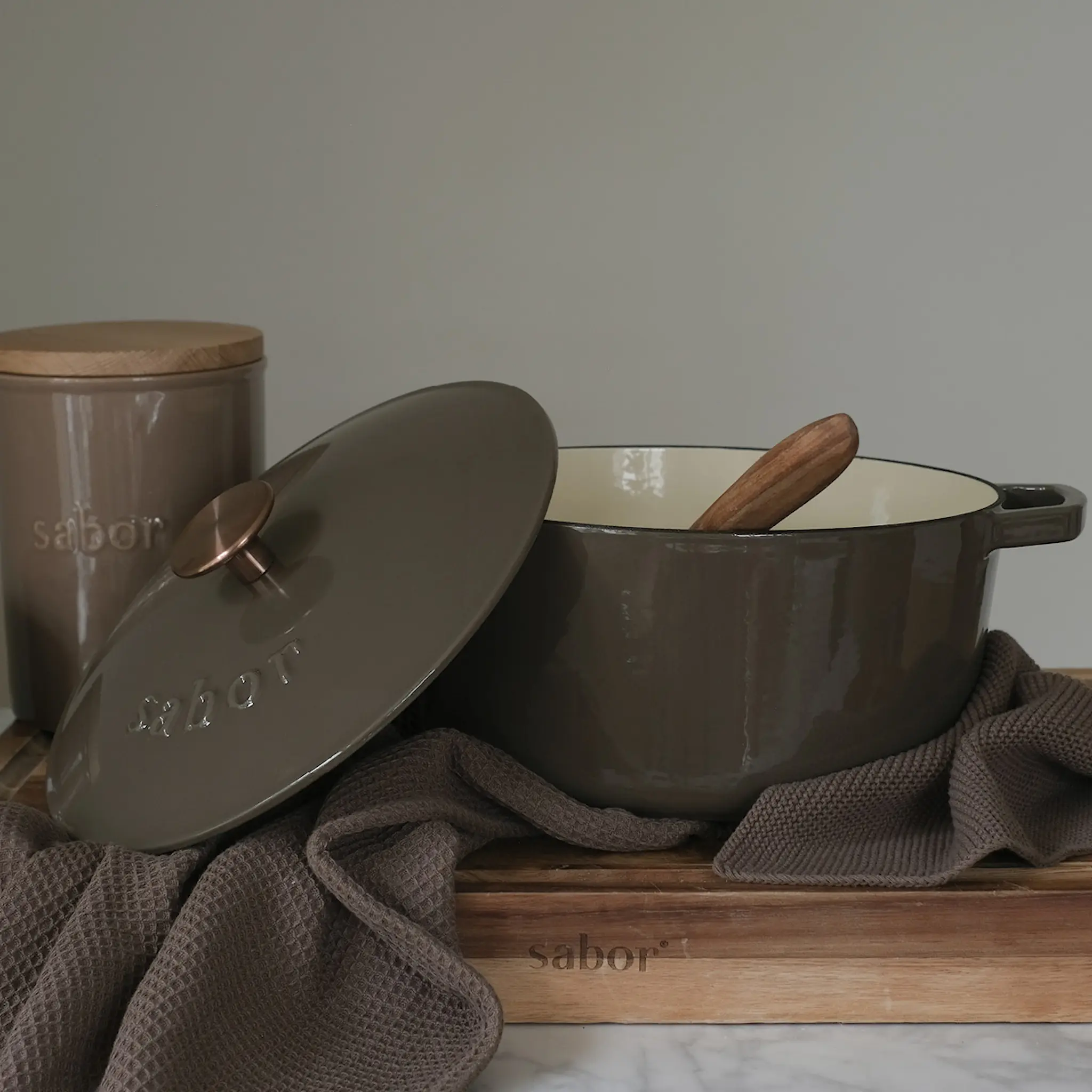 Sabor Gjutjärnsgryta 24 cm 4,4 L mahogny