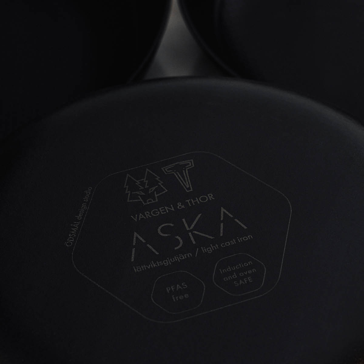 Vargen & Thor Aska Valurautapannu 28 cm Musta