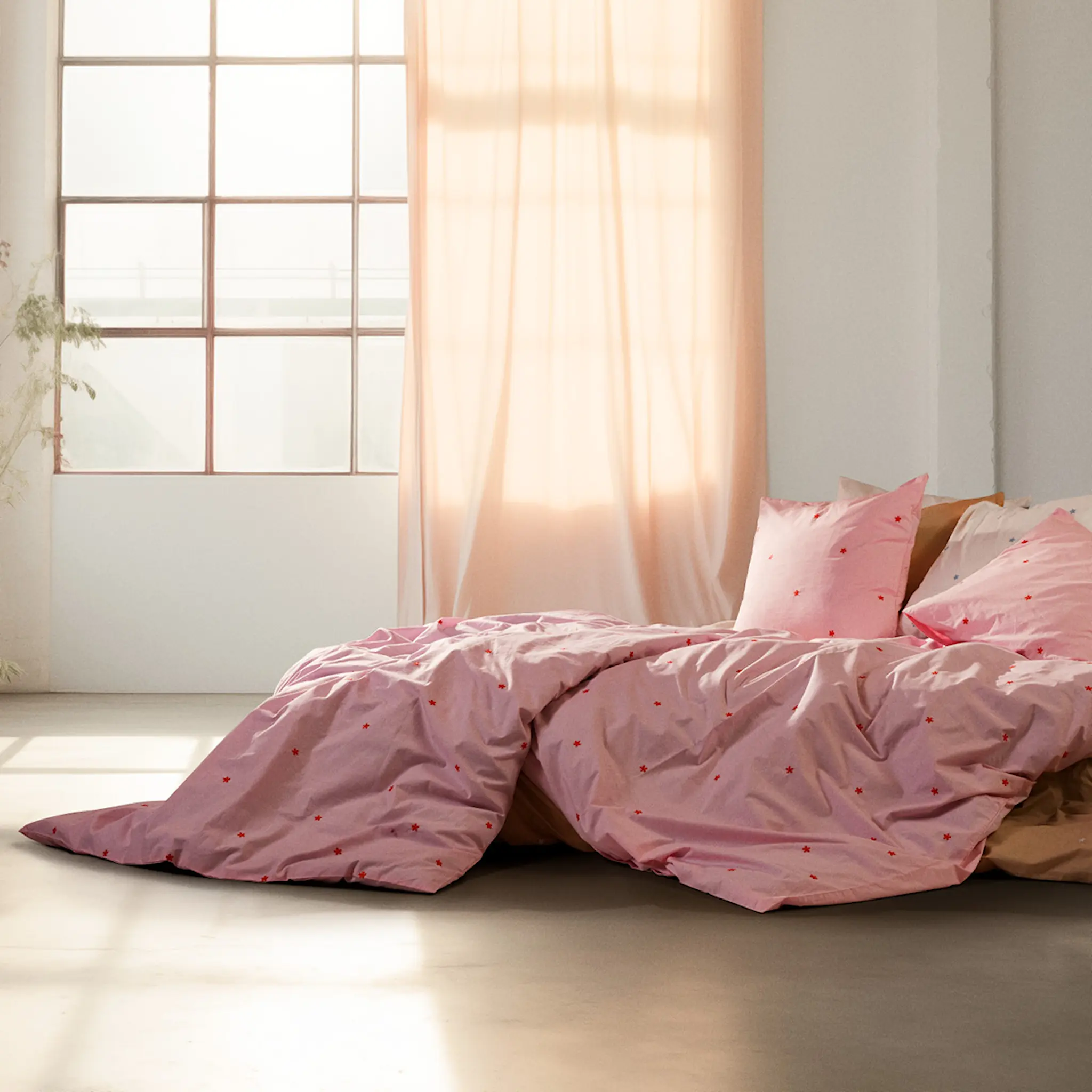 Juna Daisy påslakanset 220x220 cm pink/röd