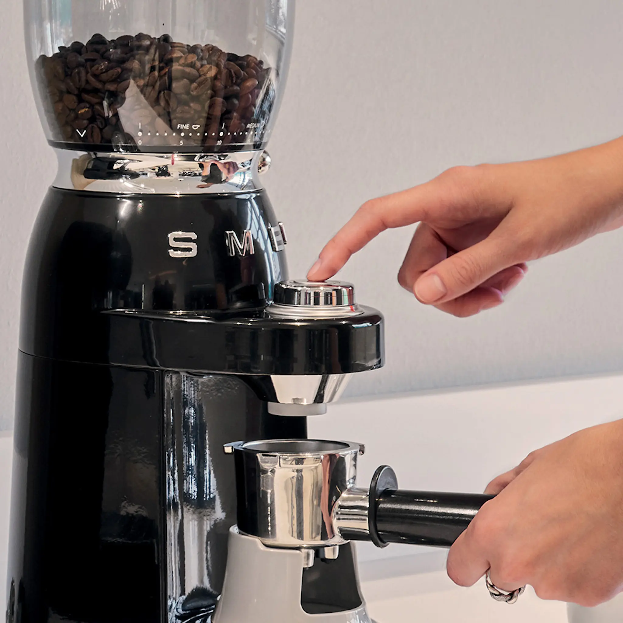 Smeg Kaffekvarn CGF11 350 g svart