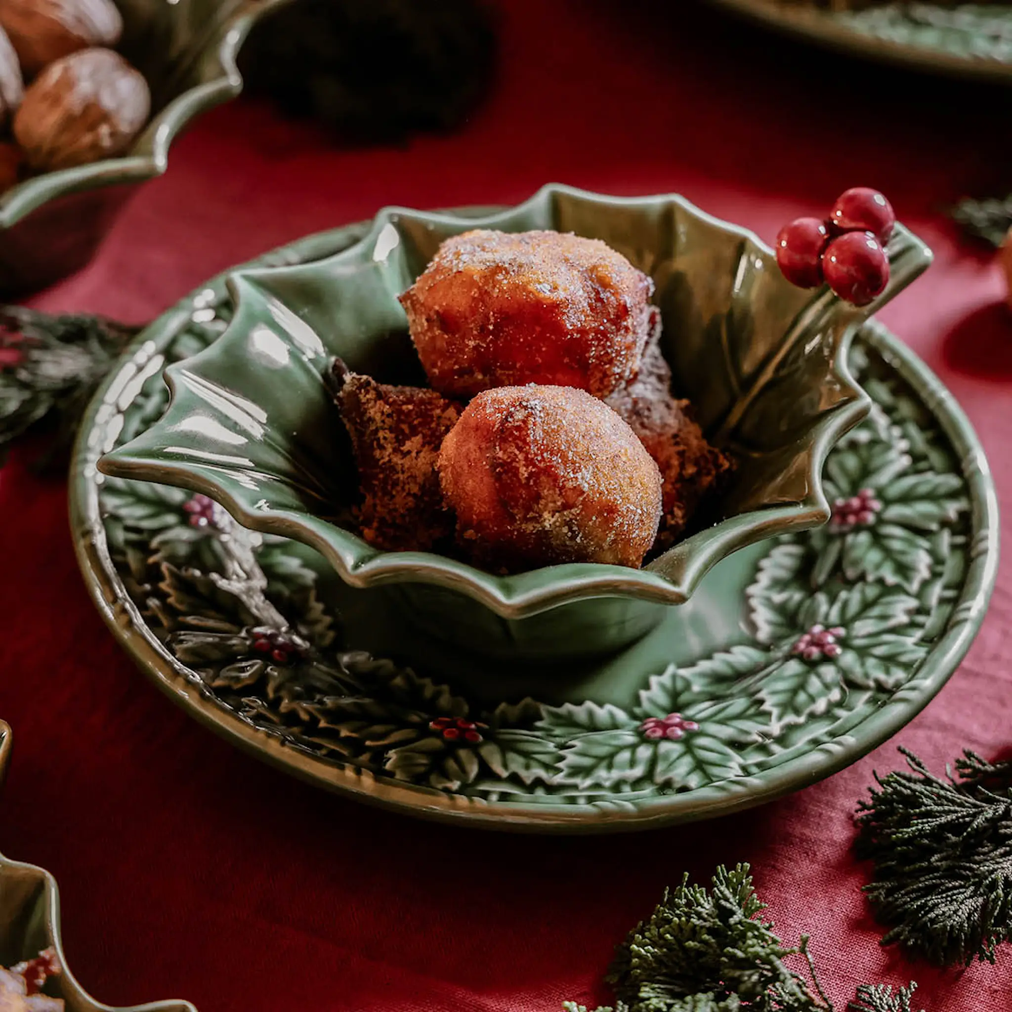 Bordallo Pinheiro Holly skål 21,5x15,5 cm mistel grön