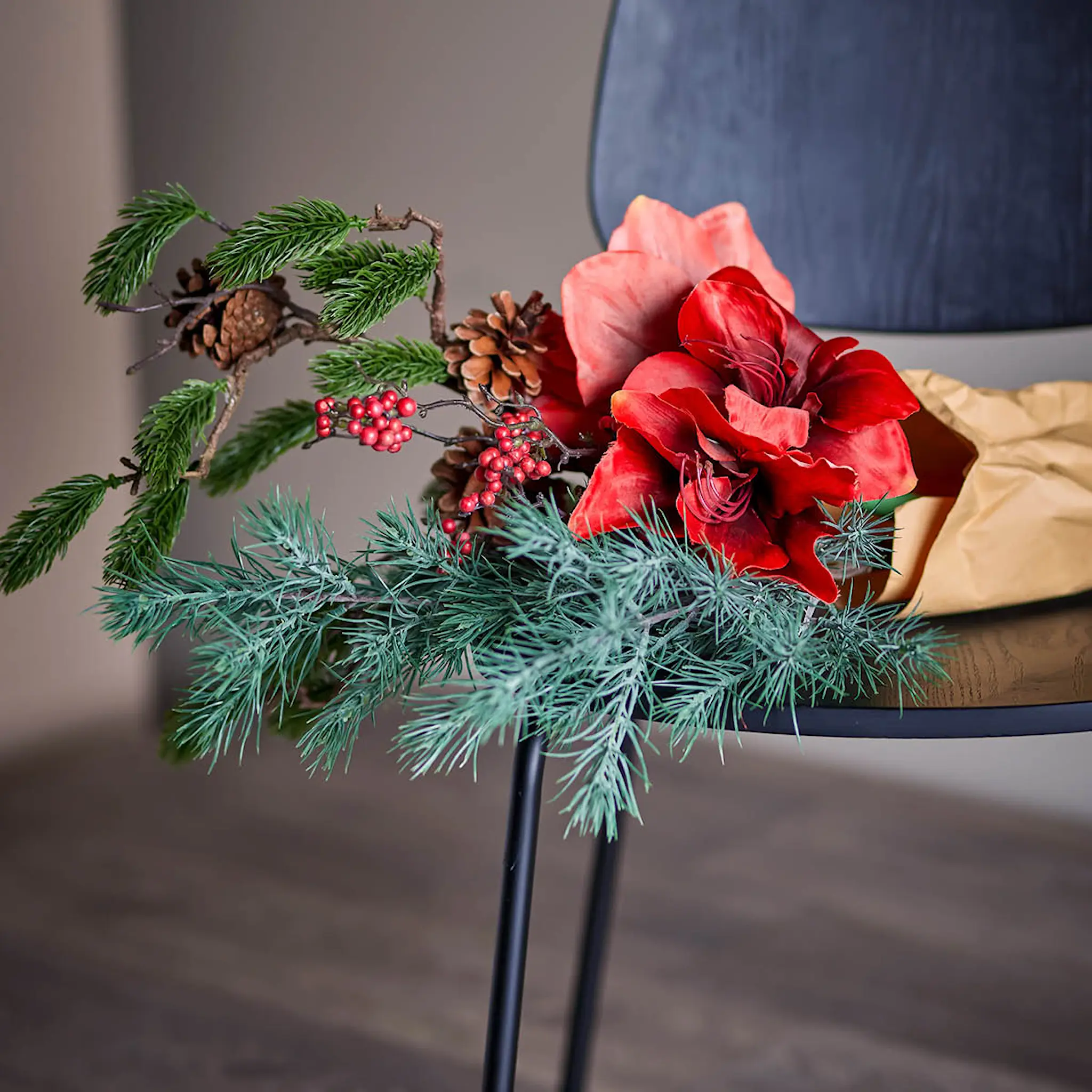 Bloomingville Rubia bukett konstblommor 105 cm röd