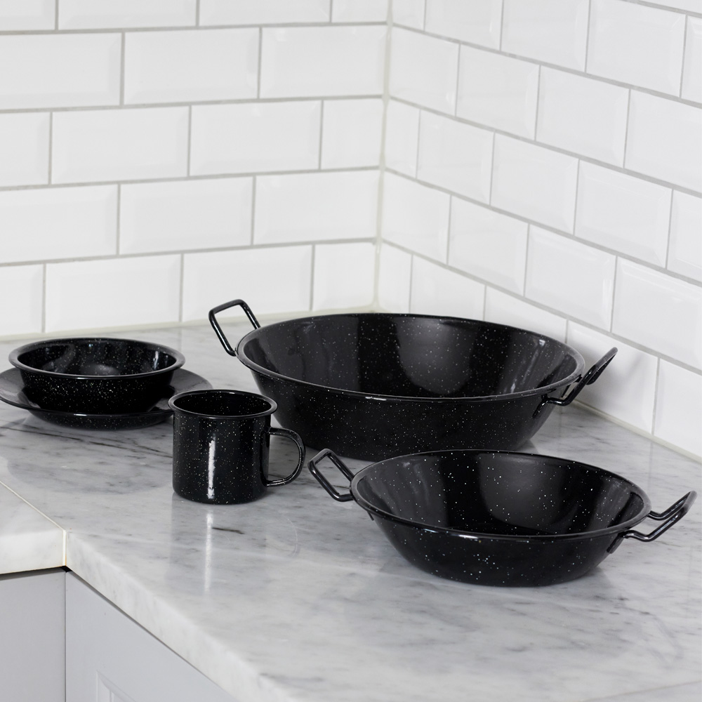 Sagaform Doris Emalilautanen 20 cm Musta