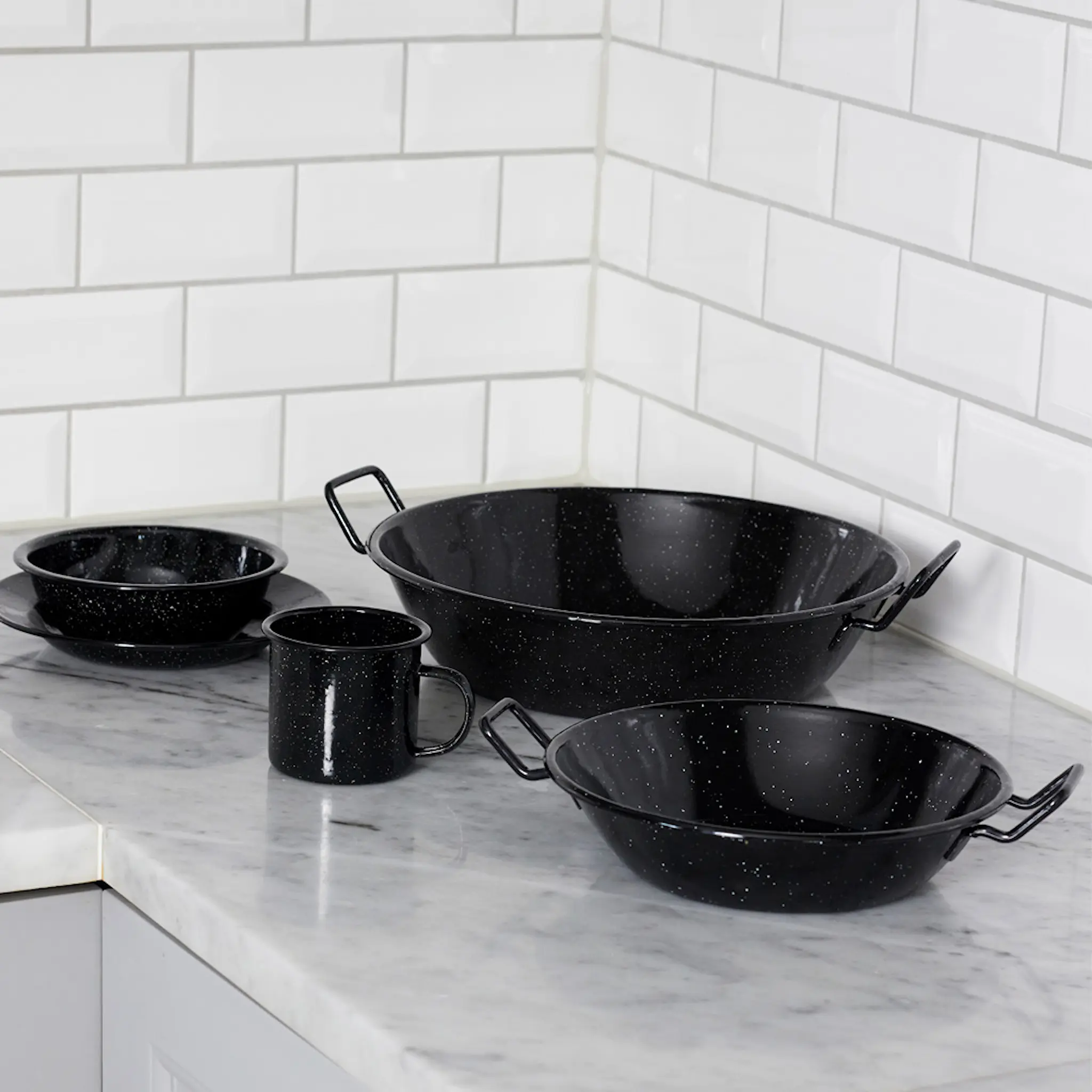 Sagaform Doris Emaljtallrik 20 cm Svart