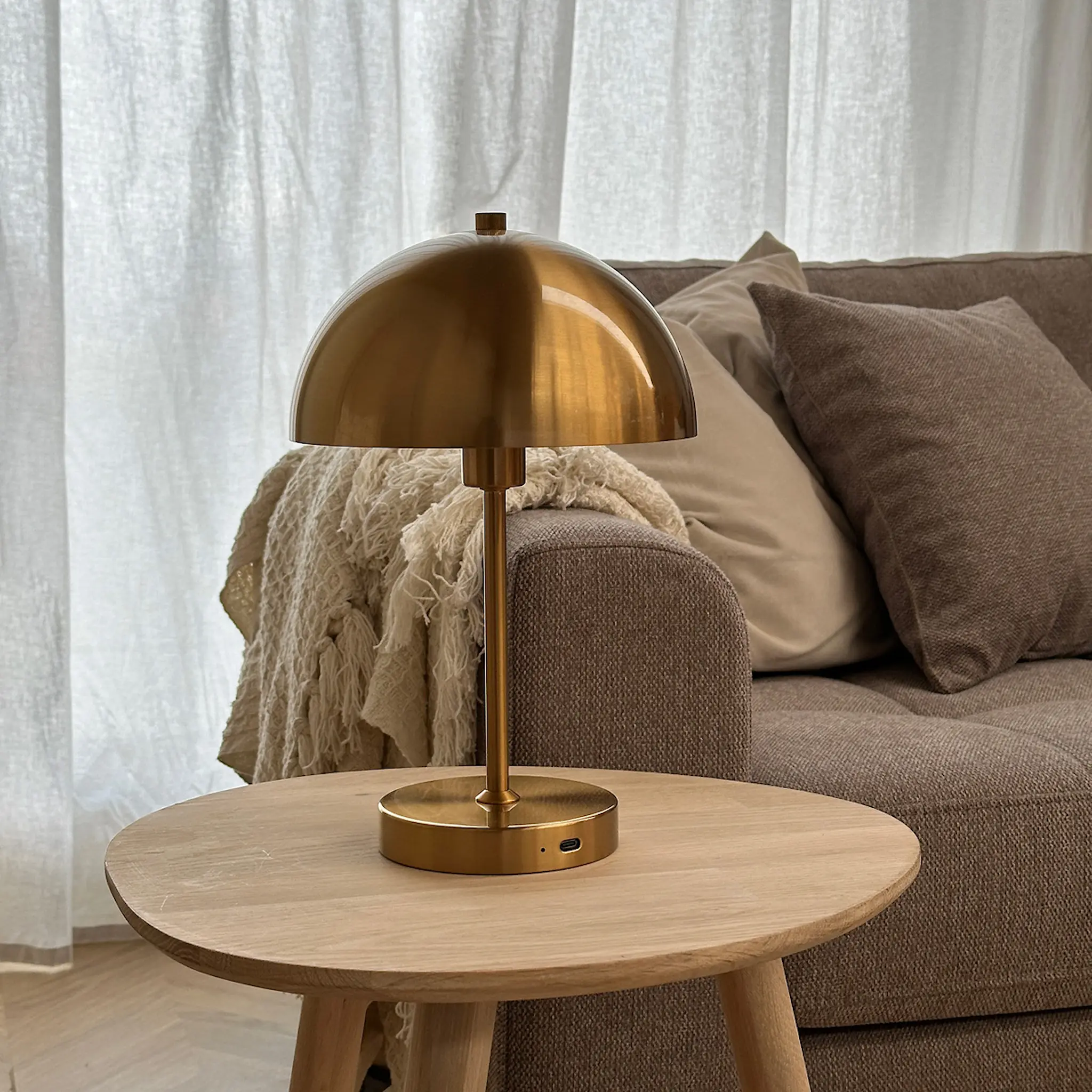 Dyberg Larsen Stockholm 2.0 portabel bordslampa 30 cm antik mässing
