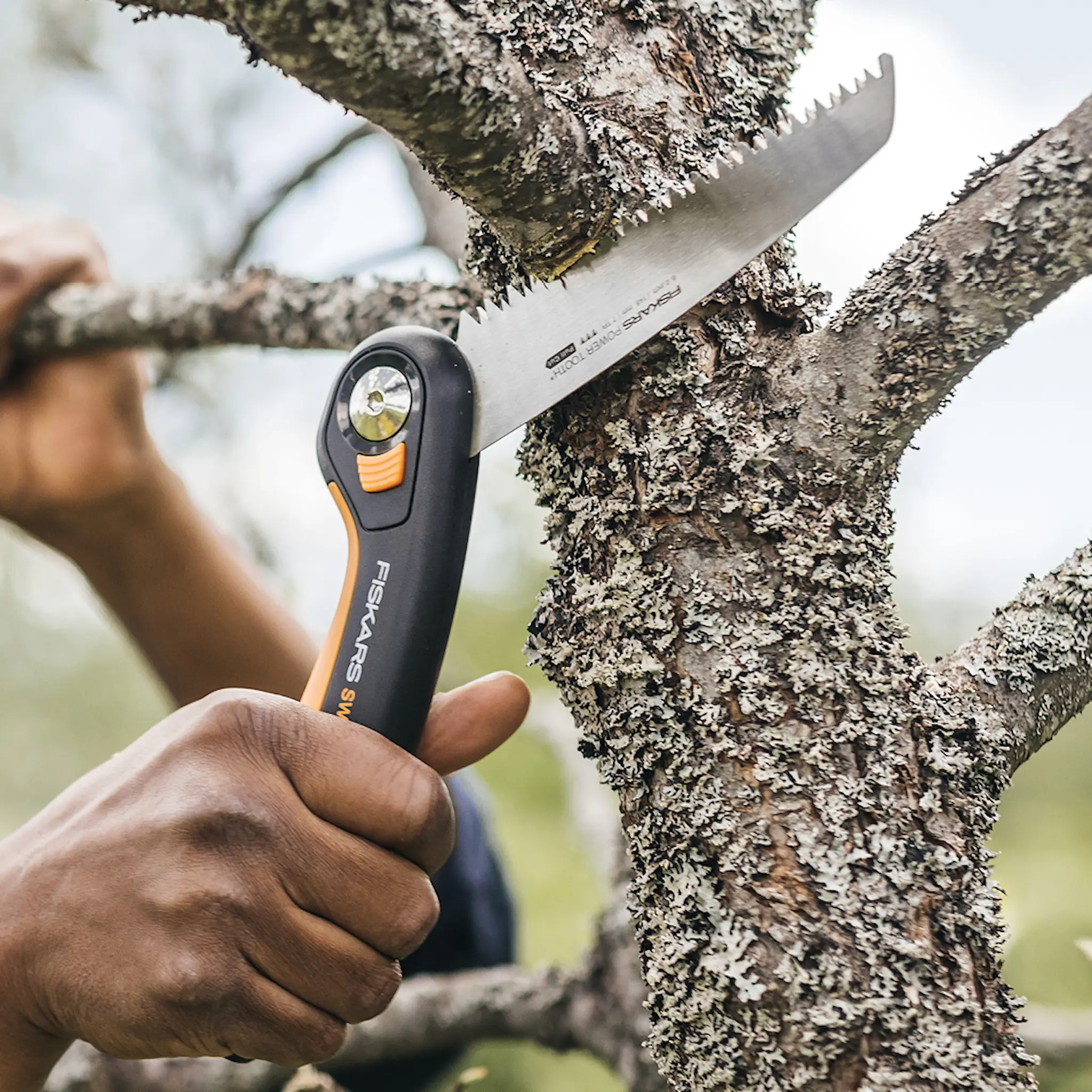 Fiskars Plus™ grensåg M SW68 hopfällbar 26,9 cm