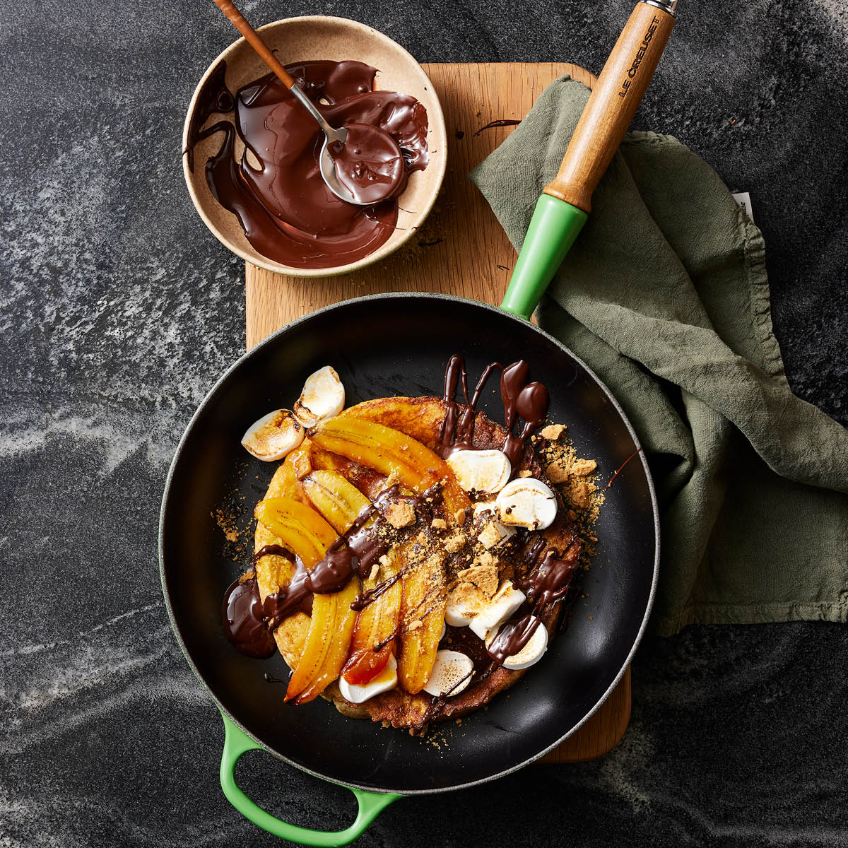 Le Creuset Signature Stekpanna med trähandtag 28 cm bamboo green