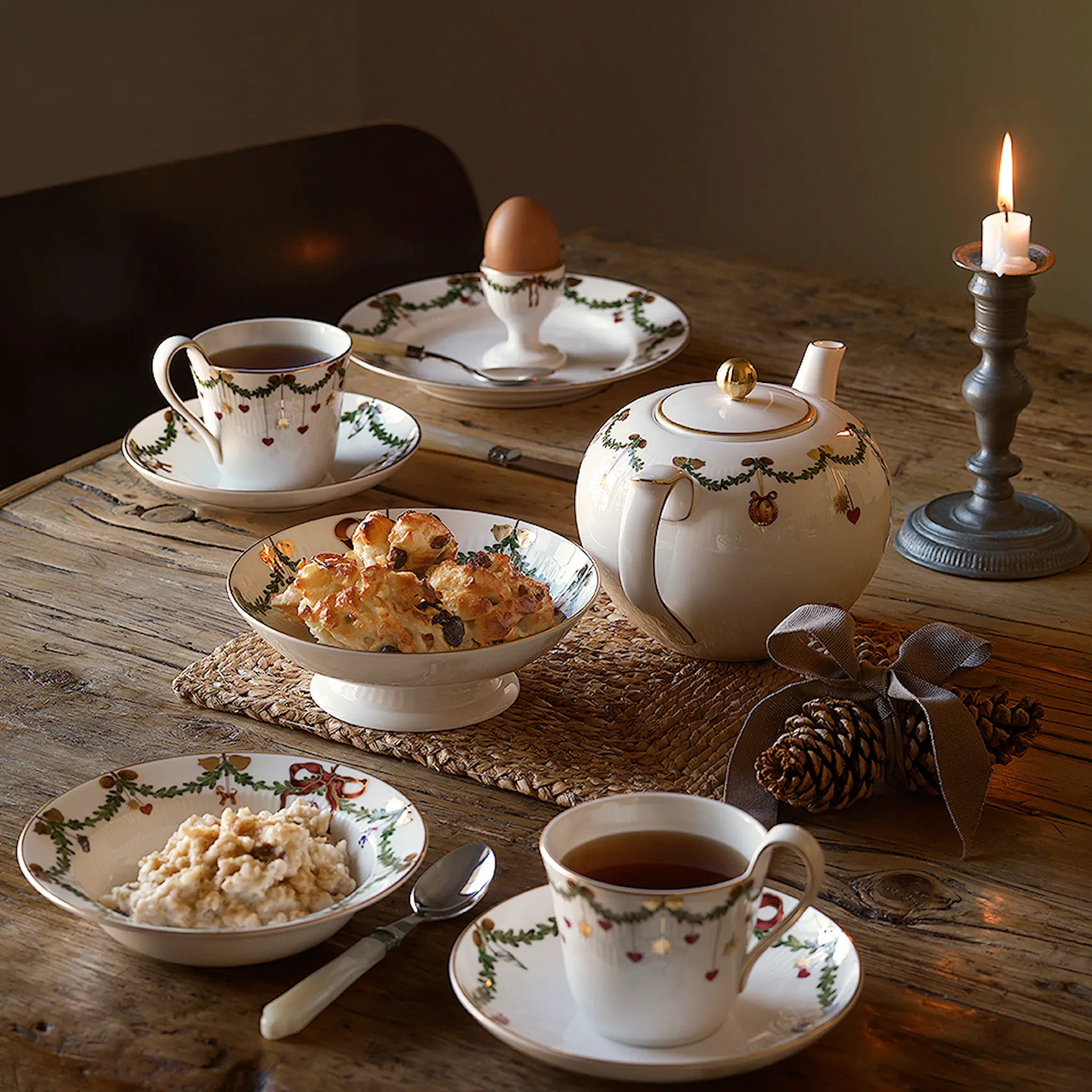 Royal Copenhagen Star Fluted Christmas Munakuppi 2 kpl