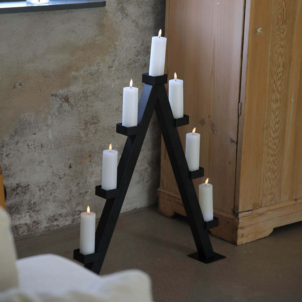 Markslöjd Arbor ljusstake 7 ljus LED trådlös 85 cm svart