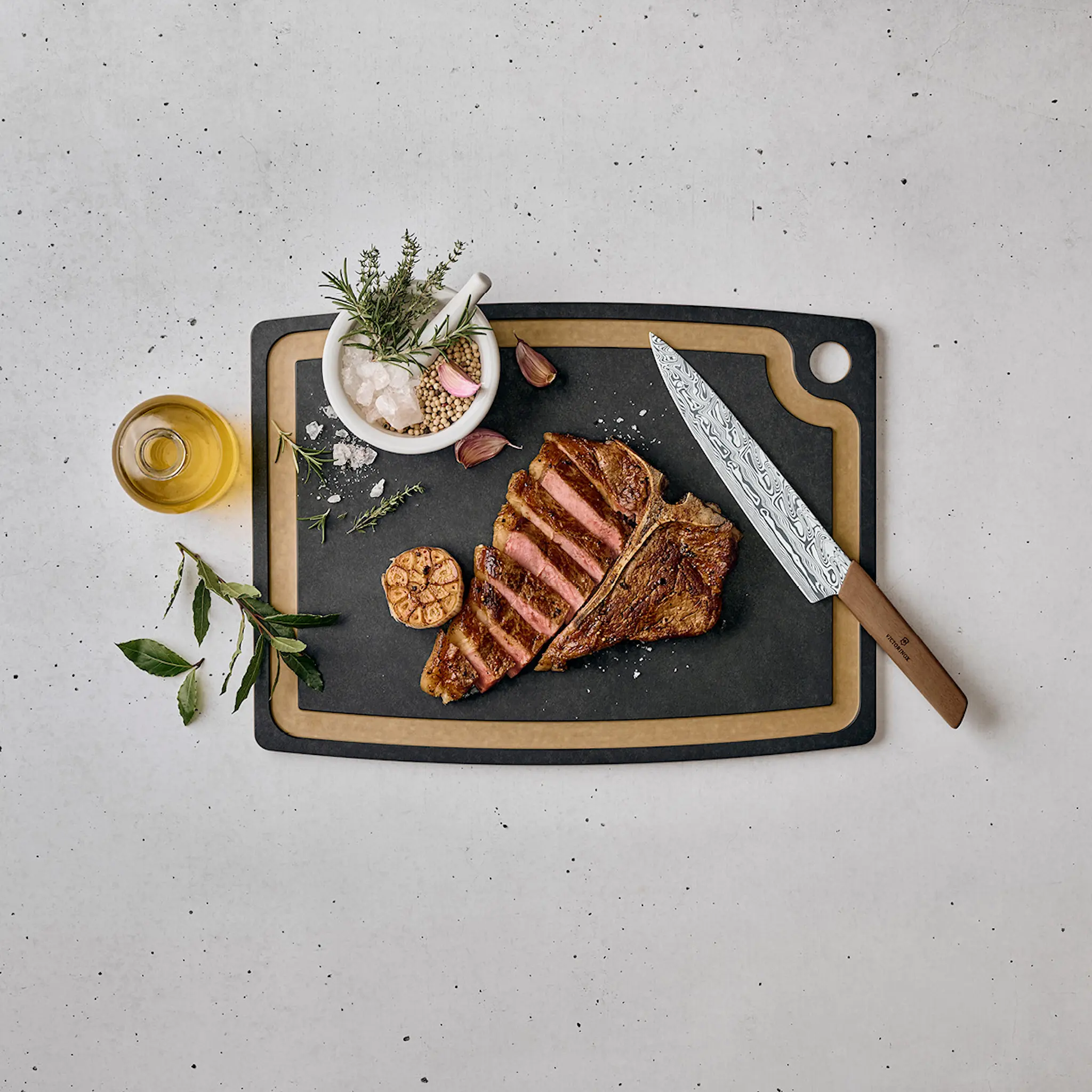 Victorinox Swiss Modern Kokkiveitsi 22 cm Ltd Damasteel