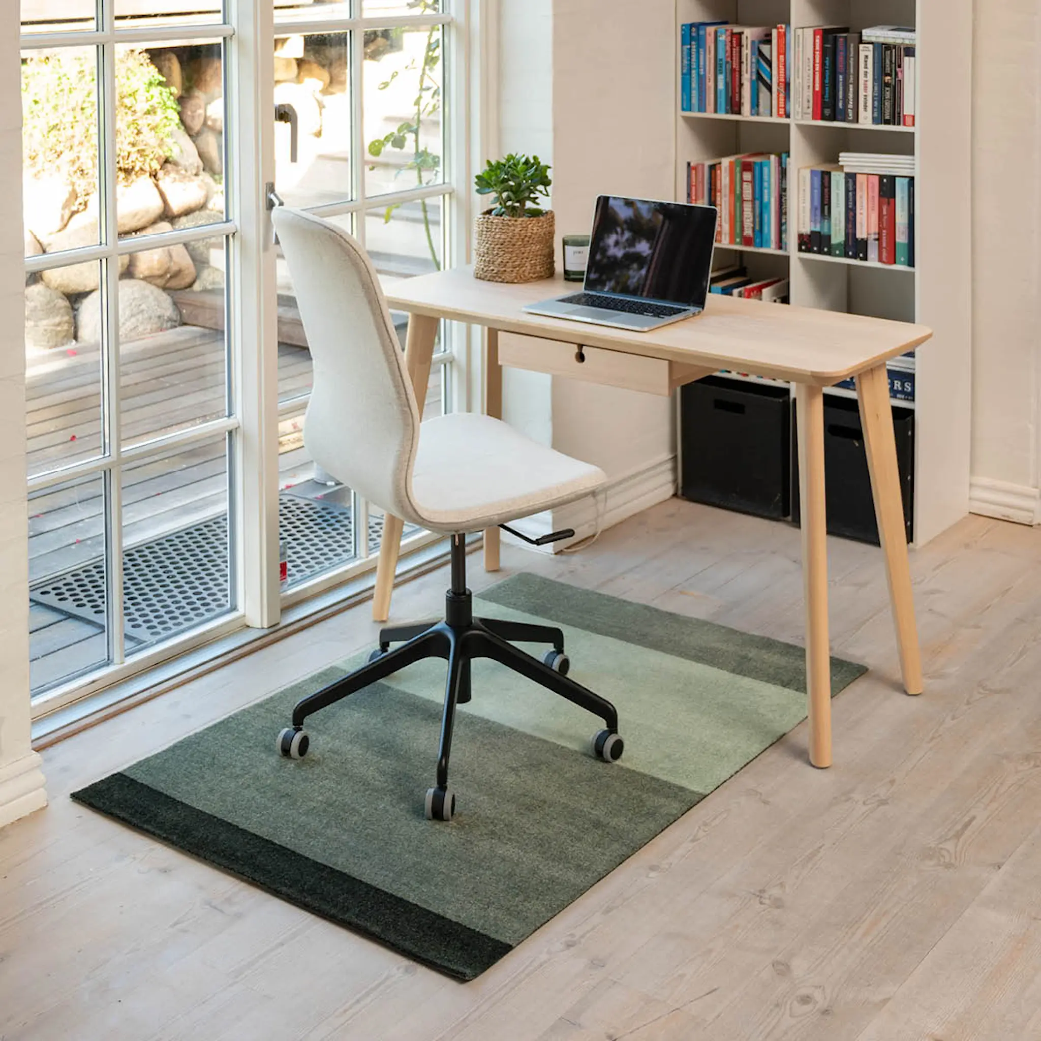 Tica Copenhagen Stripes Horizontally golvmatta 130x90 cm grön
